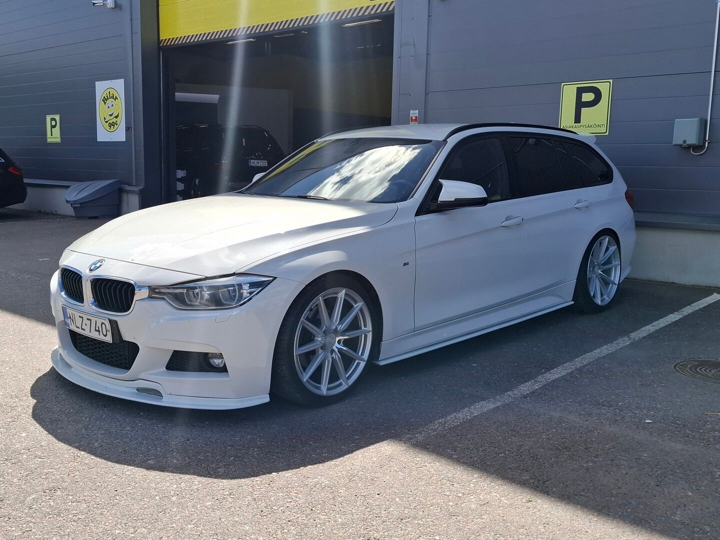 BMW 320 2017 F31 LCI 320d A xDrive Business M-Sport - | Shadowline | Vakionopeudensäädin | Sporttipenkit | P.tutka | LED-ajovalot |