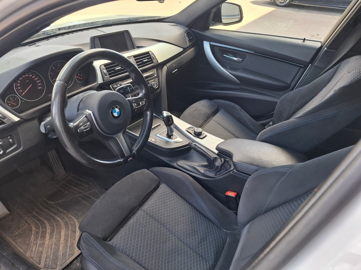 BMW 320 2017 F31 LCI 320d A xDrive Business M-Sport - | Shadowline | Vakionopeudensäädin | Sporttipenkit | P.tutka | LED-ajovalot |