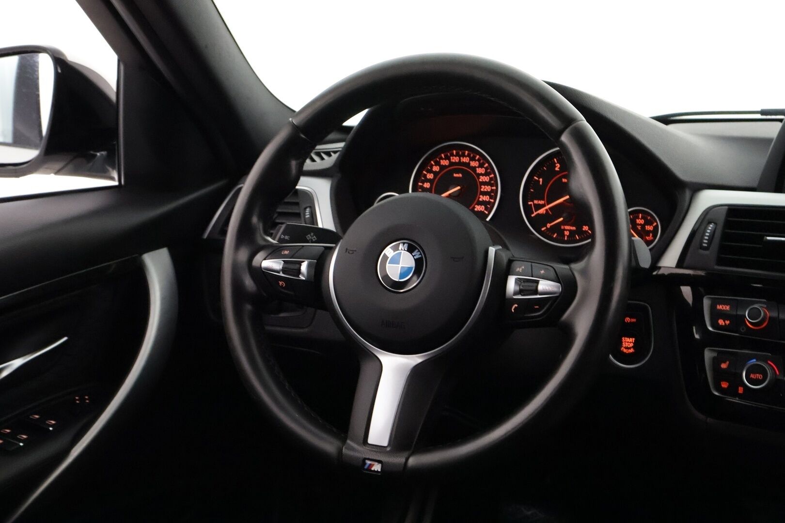 BMW 320 2017 F31 LCI Touring 320d A xDrive Business M Sport - Shadowline / P.tutka / LED valot / Sporttipenkit / Vakkari 