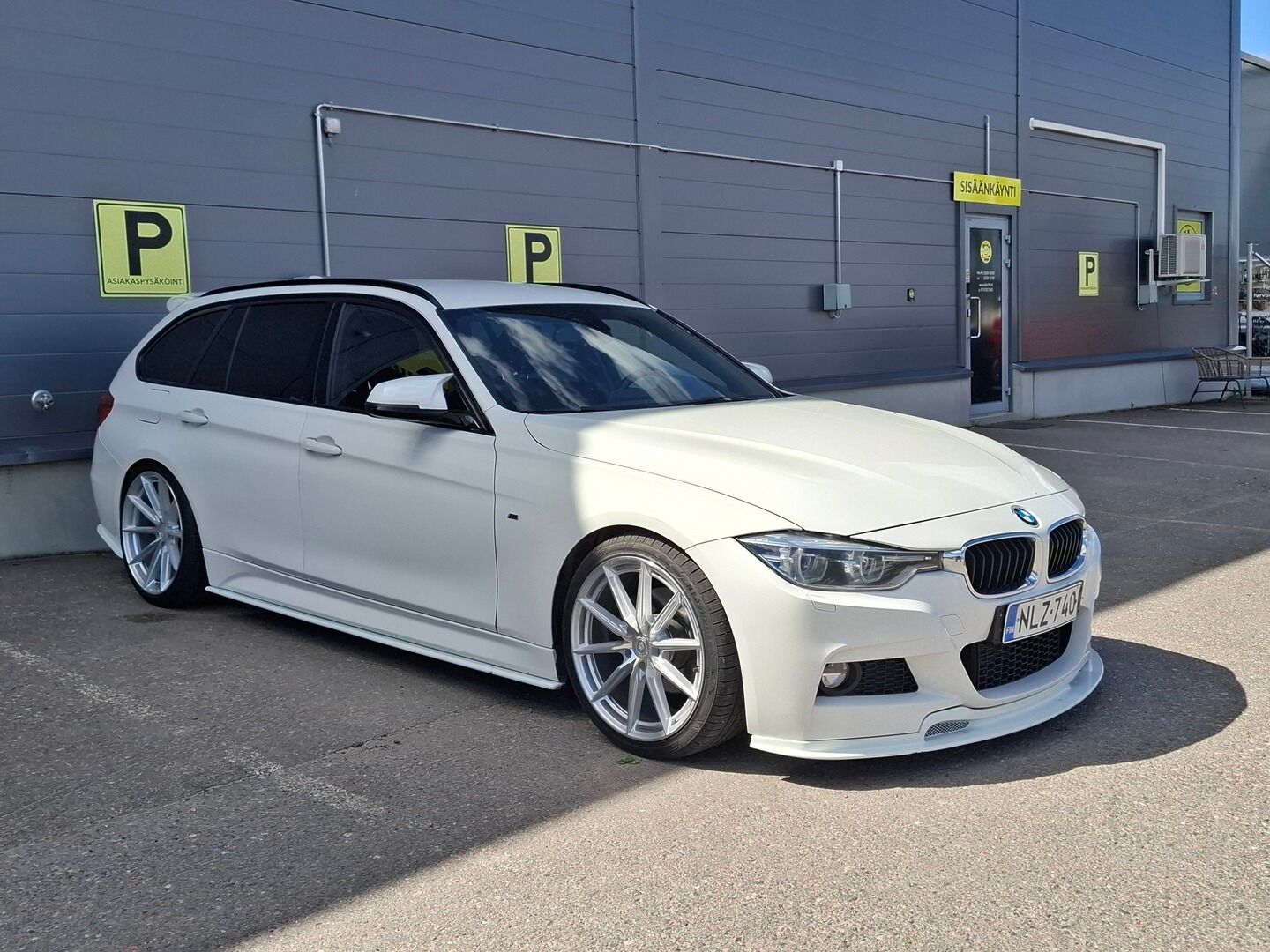 BMW 320 2017 F31 LCI 320d A xDrive Business M-Sport - | Shadowline | Vakionopeudensäädin | Sporttipenkit | P.tutka | LED-ajovalot |
