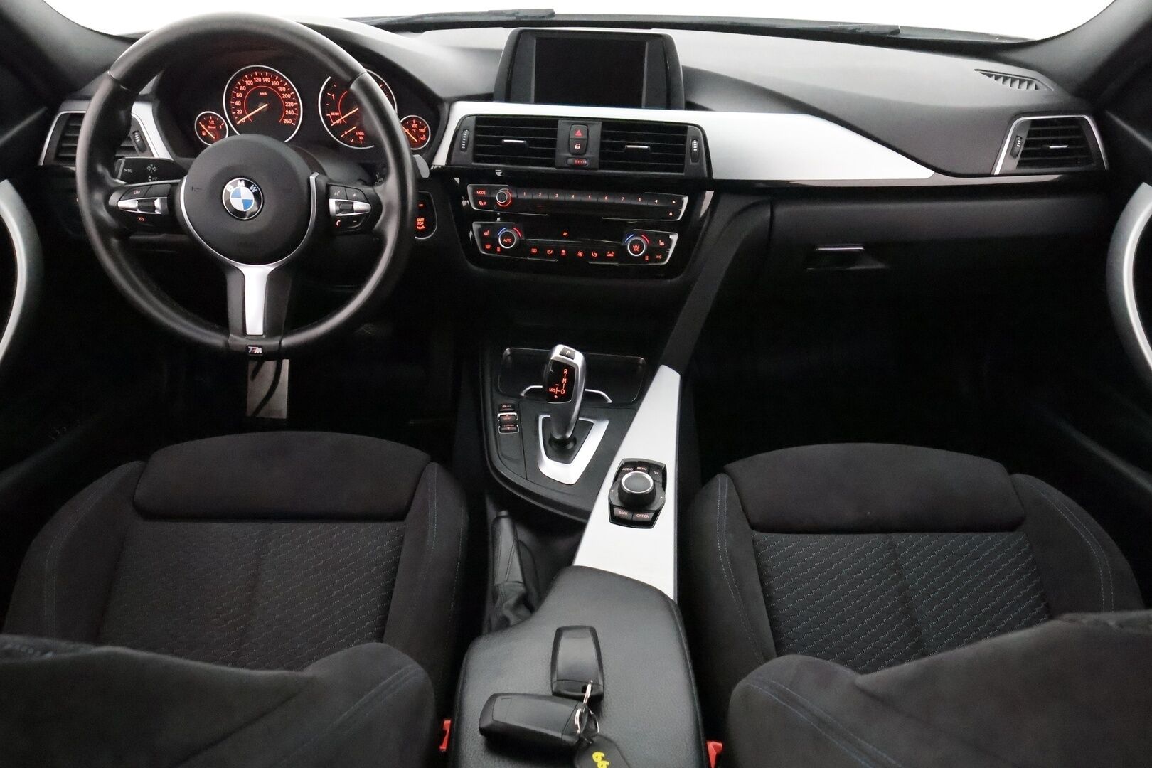 BMW 320 2017 F31 LCI Touring 320d A xDrive Business M Sport - Shadowline / P.tutka / LED valot / Sporttipenkit / Vakkari 