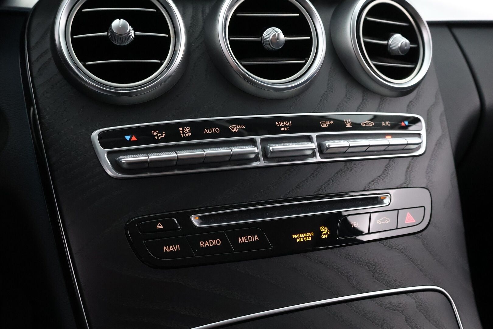 Mercedes-Benz C 2018 350 e T A Premium Business - Lisälämmitin / Ilma-Alusta / Comand Navi / Puolinahat Sähkösäädöin / LED High Performance / Sähköluukku / 2x Todella hyvät renkaat!