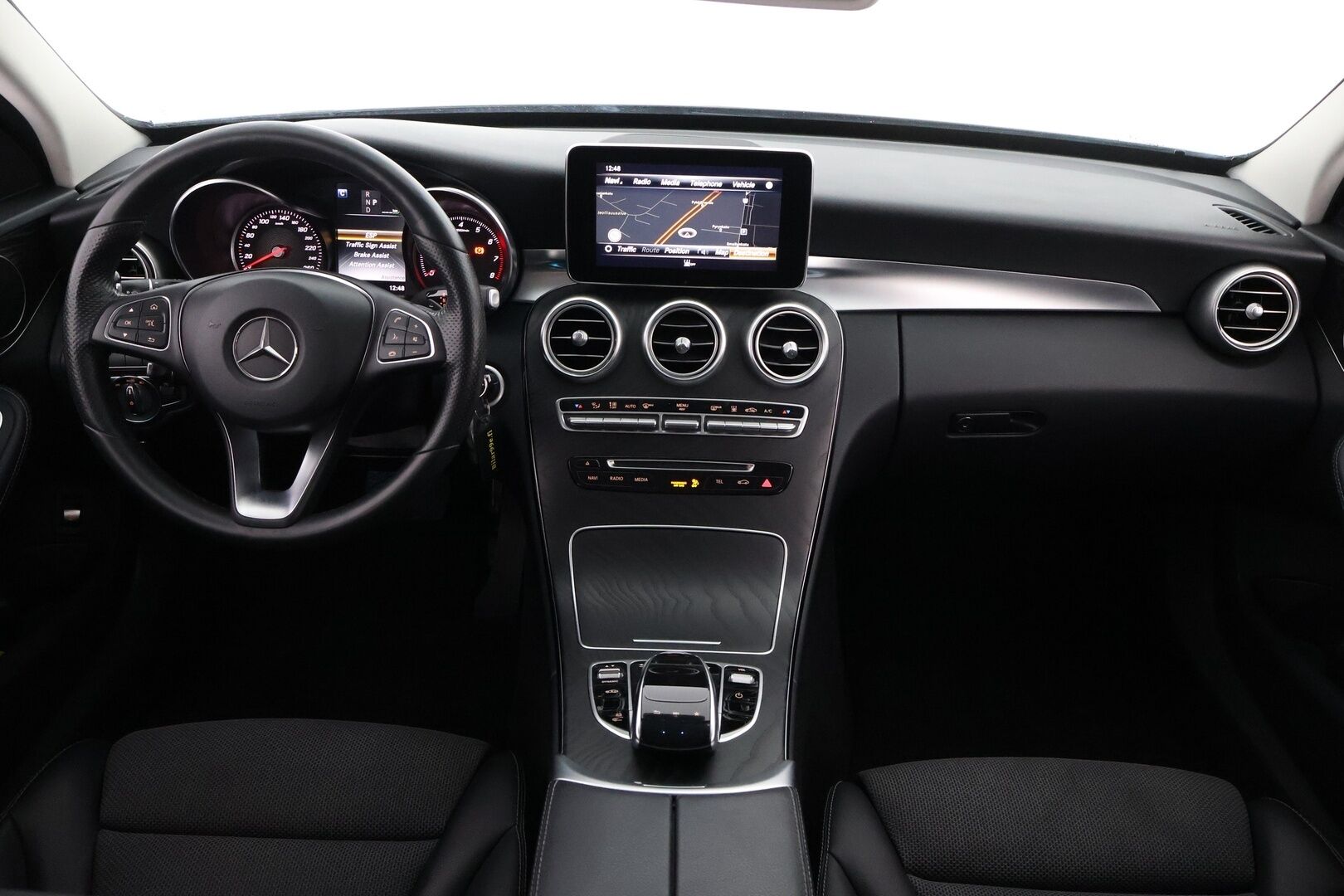 Mercedes-Benz C 2018 350 e T A Premium Business - Lisälämmitin / Ilma-Alusta / Comand Navi / Puolinahat Sähkösäädöin / LED High Performance / Sähköluukku / 2x Todella hyvät renkaat!