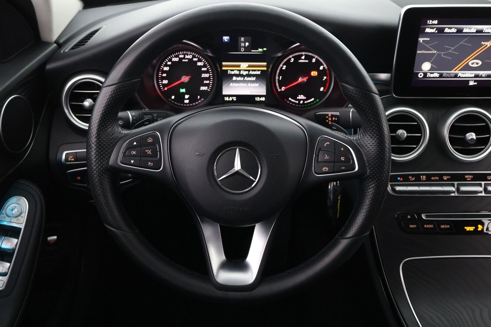 Mercedes-Benz C 2018 350 e T A Premium Business - Lisälämmitin / Ilma-Alusta / Comand Navi / Puolinahat Sähkösäädöin / LED High Performance / Sähköluukku / 2x Todella hyvät renkaat!