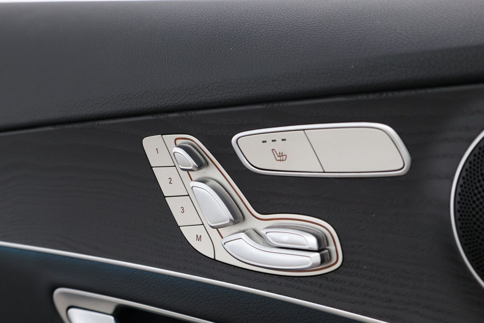 Mercedes-Benz C 2018 350 e T A Premium Business - Lisälämmitin / Ilma-Alusta / Comand Navi / Puolinahat Sähkösäädöin / LED High Performance / Sähköluukku / 2x Todella hyvät renkaat!