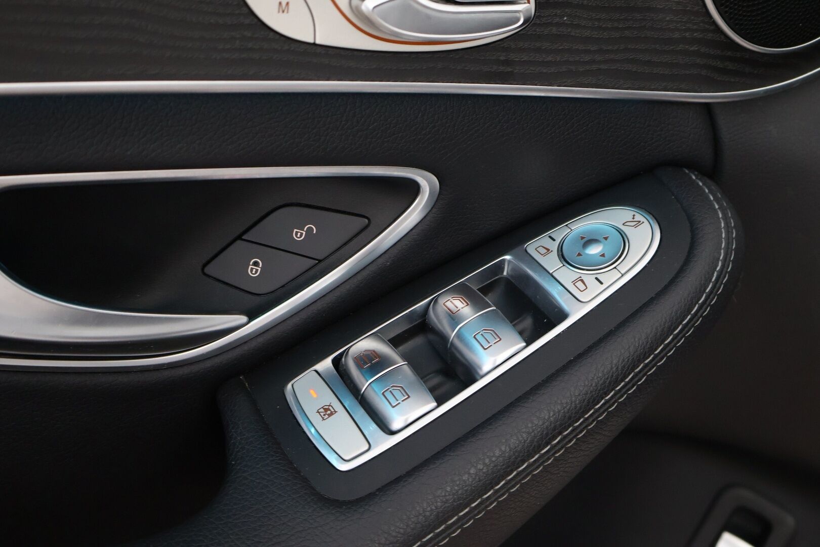Mercedes-Benz C 2018 350 e T A Premium Business - Lisälämmitin / Ilma-Alusta / Comand Navi / Puolinahat Sähkösäädöin / LED High Performance / Sähköluukku / 2x Todella hyvät renkaat!