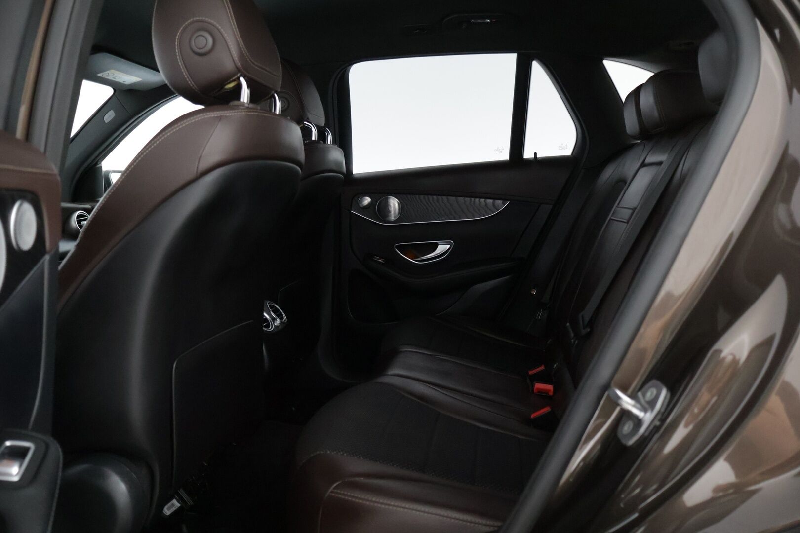 Mercedes-Benz GLC 2018 GLC 350 E 4MATIC * Burmester / P-kamera / Tutkat edessä ja takana / Navi / Sähköpenkit * - * Kahdet renkaat ja vanteet / Alle taittuva vetokoukku *