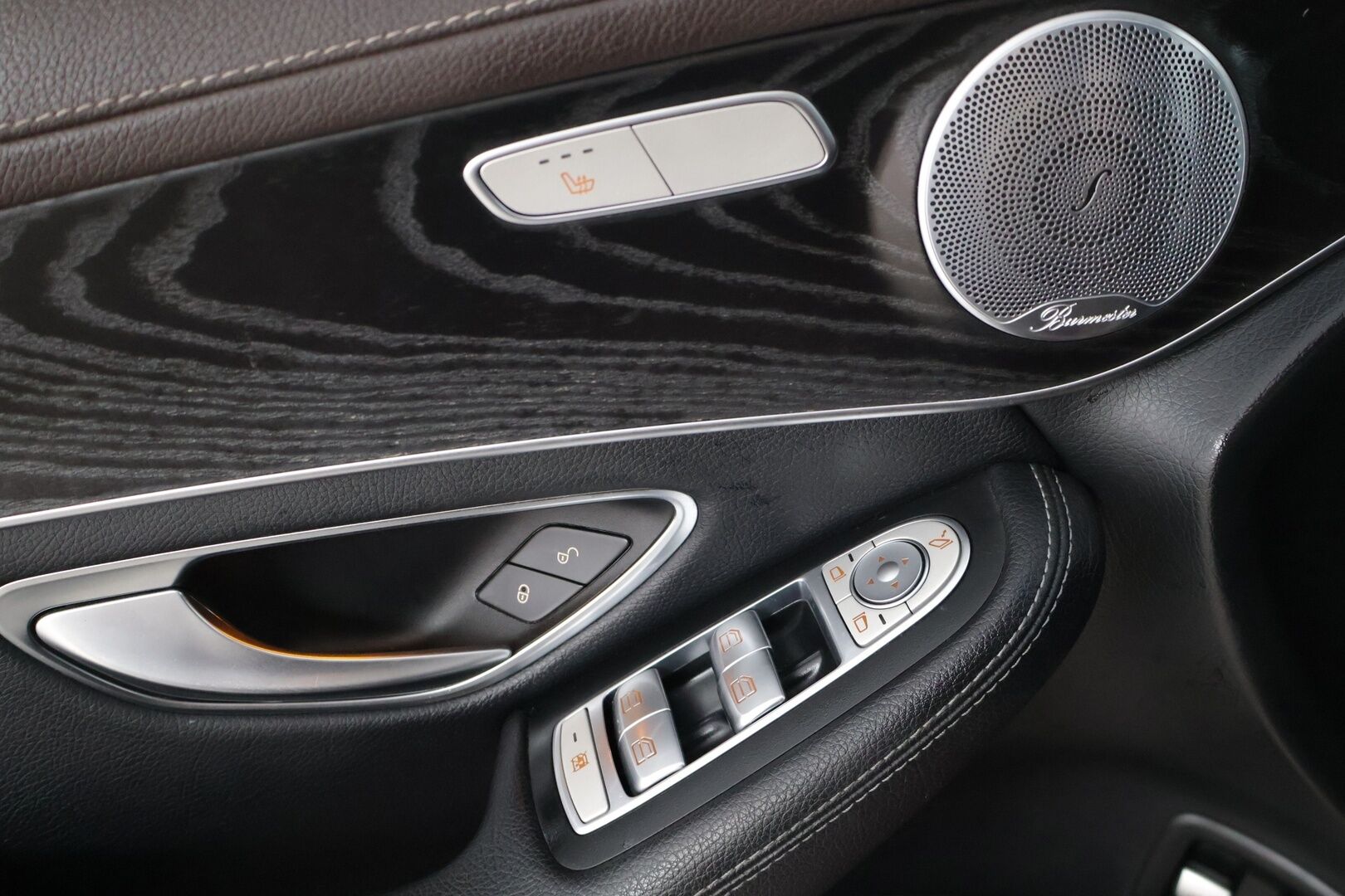 Mercedes-Benz GLC 2018 GLC 350 E 4MATIC * Burmester / P-kamera / Tutkat edessä ja takana / Navi / Sähköpenkit * - * Kahdet renkaat ja vanteet / Alle taittuva vetokoukku *
