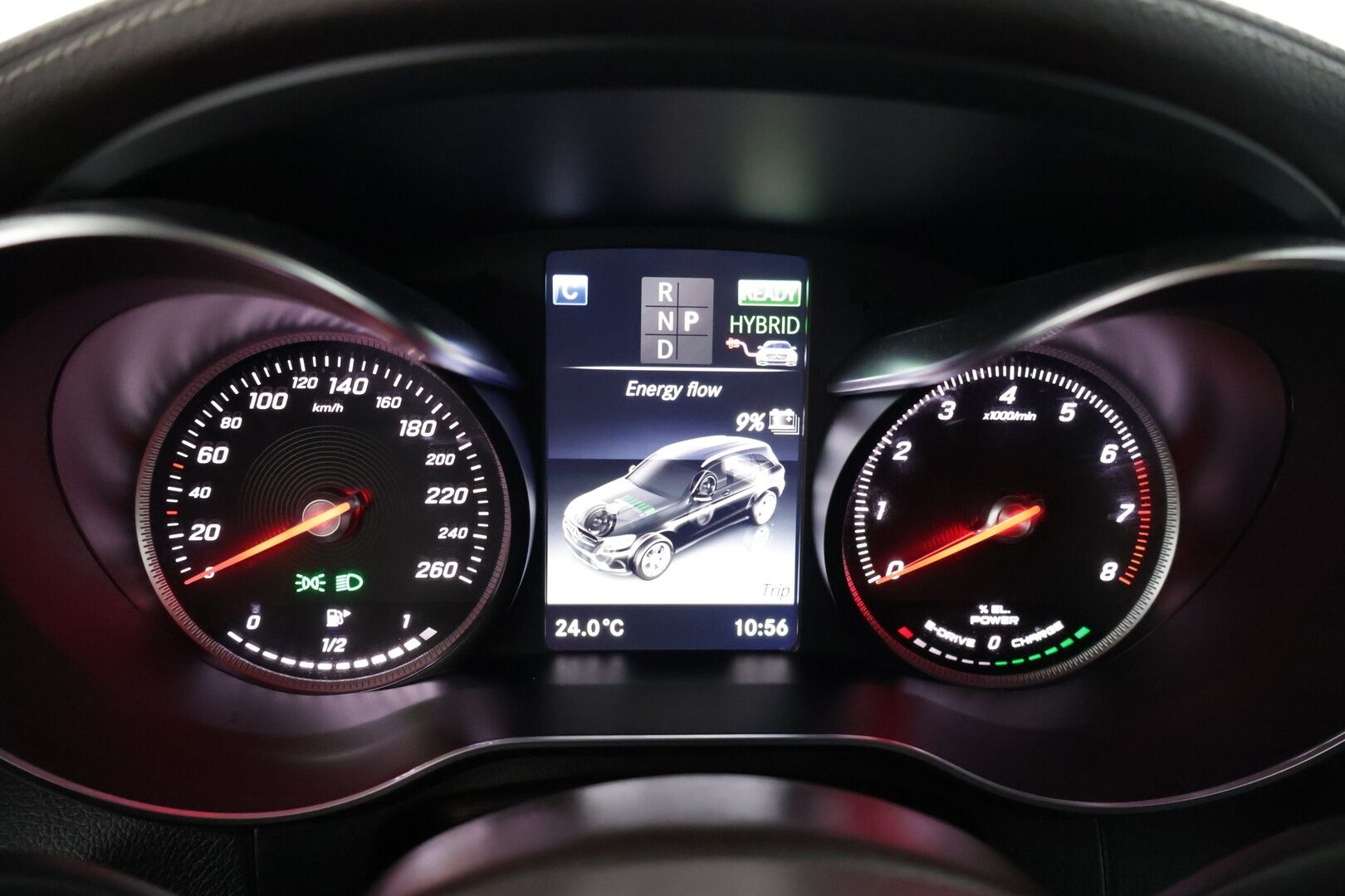 Mercedes-Benz GLC 2018 GLC 350 E 4MATIC * Burmester / P-kamera / Tutkat edessä ja takana / Navi / Sähköpenkit * - * Kahdet renkaat ja vanteet / Alle taittuva vetokoukku *