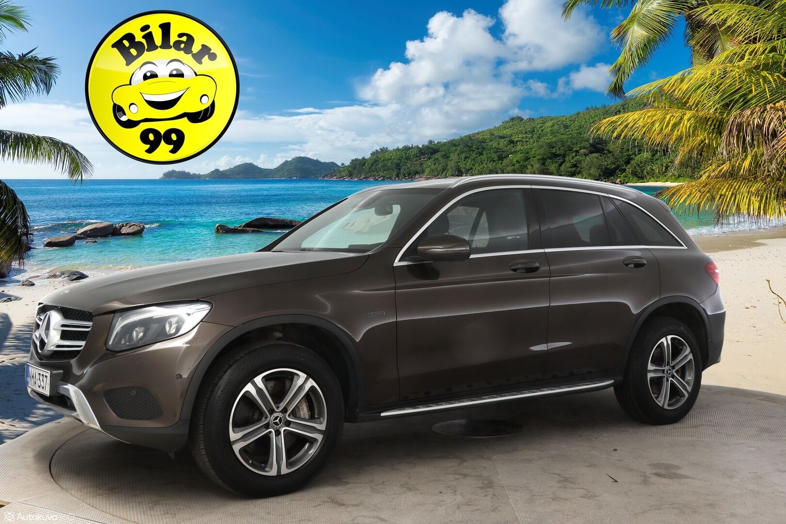 Mercedes-Benz GLC 2018 GLC 350 E 4MATIC * Burmester / P-kamera / Tutkat edessä ja takana / Navi / Sähköpenkit * - * Kahdet renkaat ja vanteet / Alle taittuva vetokoukku *