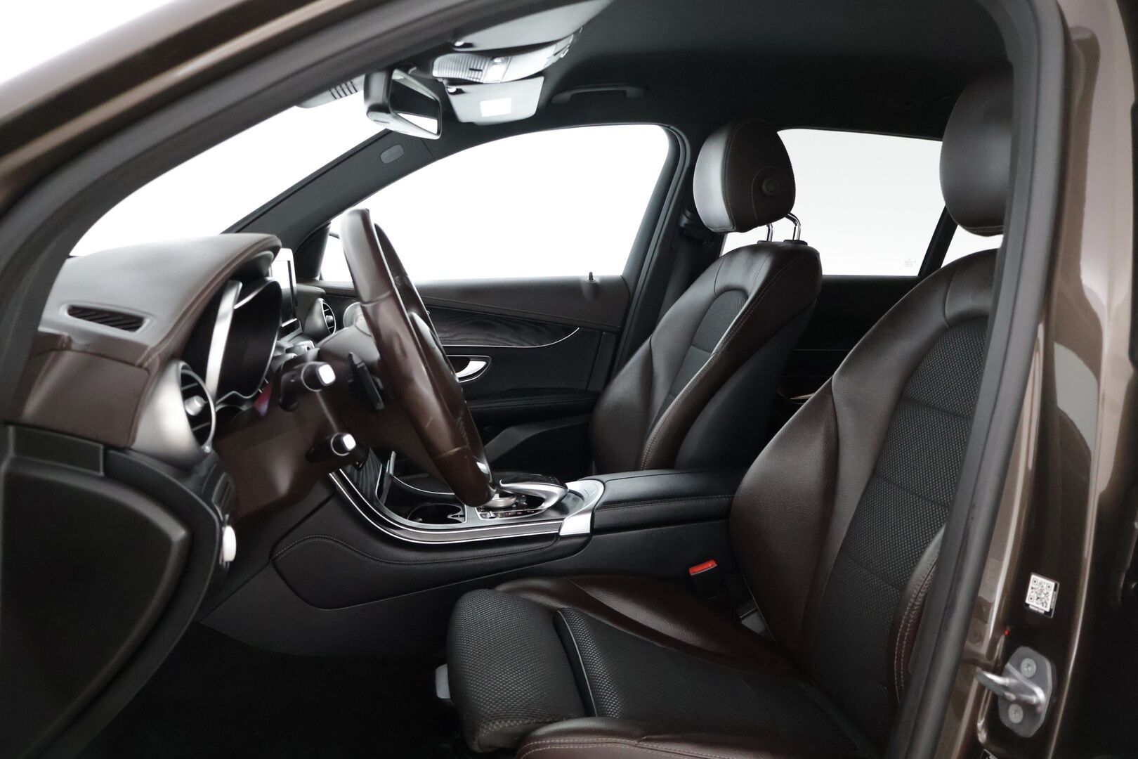 Mercedes-Benz GLC 2018 GLC 350 E 4MATIC * Burmester / P-kamera / Tutkat edessä ja takana / Navi / Sähköpenkit * - * Kahdet renkaat ja vanteet / Alle taittuva vetokoukku *
