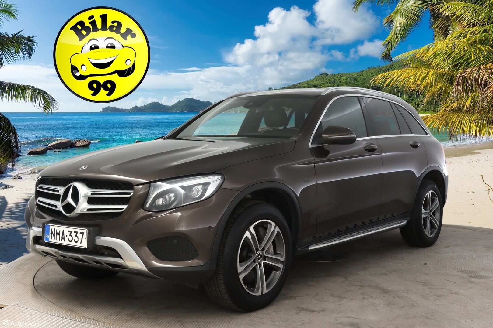 Mercedes-Benz GLC 2018 GLC 350 E 4MATIC * Burmester / P-kamera / Tutkat edessä ja takana / Navi / Sähköpenkit * - * Kahdet renkaat ja vanteet / Alle taittuva vetokoukku *