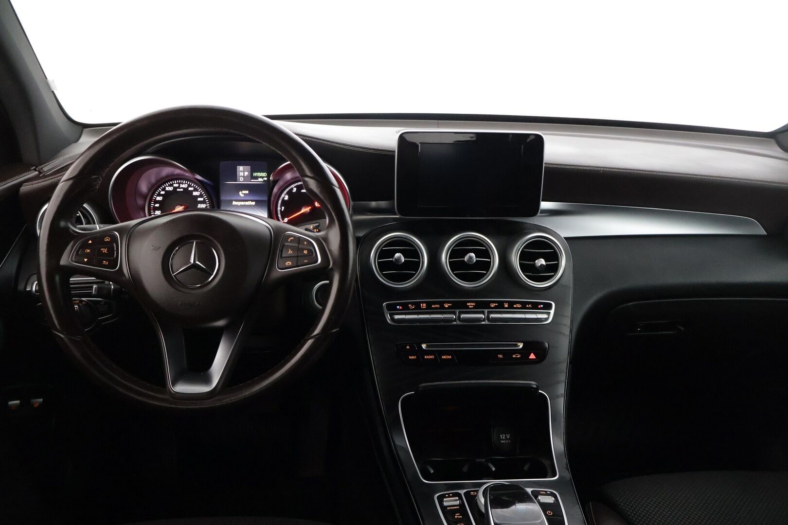 Mercedes-Benz GLC 2018 GLC 350 E 4MATIC * Burmester / P-kamera / Tutkat edessä ja takana / Navi / Sähköpenkit * - * Kahdet renkaat ja vanteet / Alle taittuva vetokoukku *