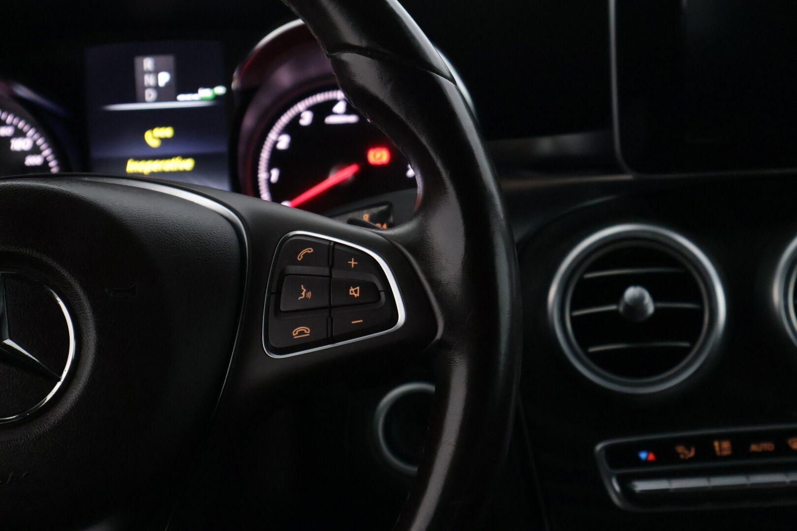 Mercedes-Benz GLC 2018 GLC 350 E 4MATIC * Burmester / P-kamera / Tutkat edessä ja takana / Navi / Sähköpenkit * - * Kahdet renkaat ja vanteet / Alle taittuva vetokoukku *