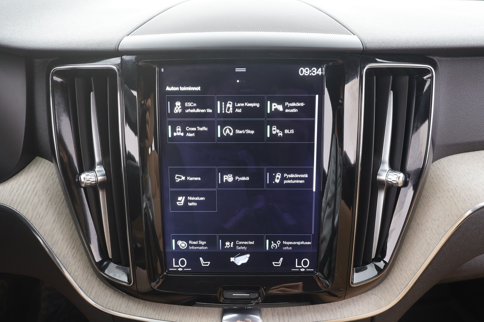 Volvo XC60 2018 T5 AWD Inscription aut - | Pilot assist | Webasto | High performance audio | LED | Muistipenkki | Keyless | Sporttinahat | Kahdet Renkaat |