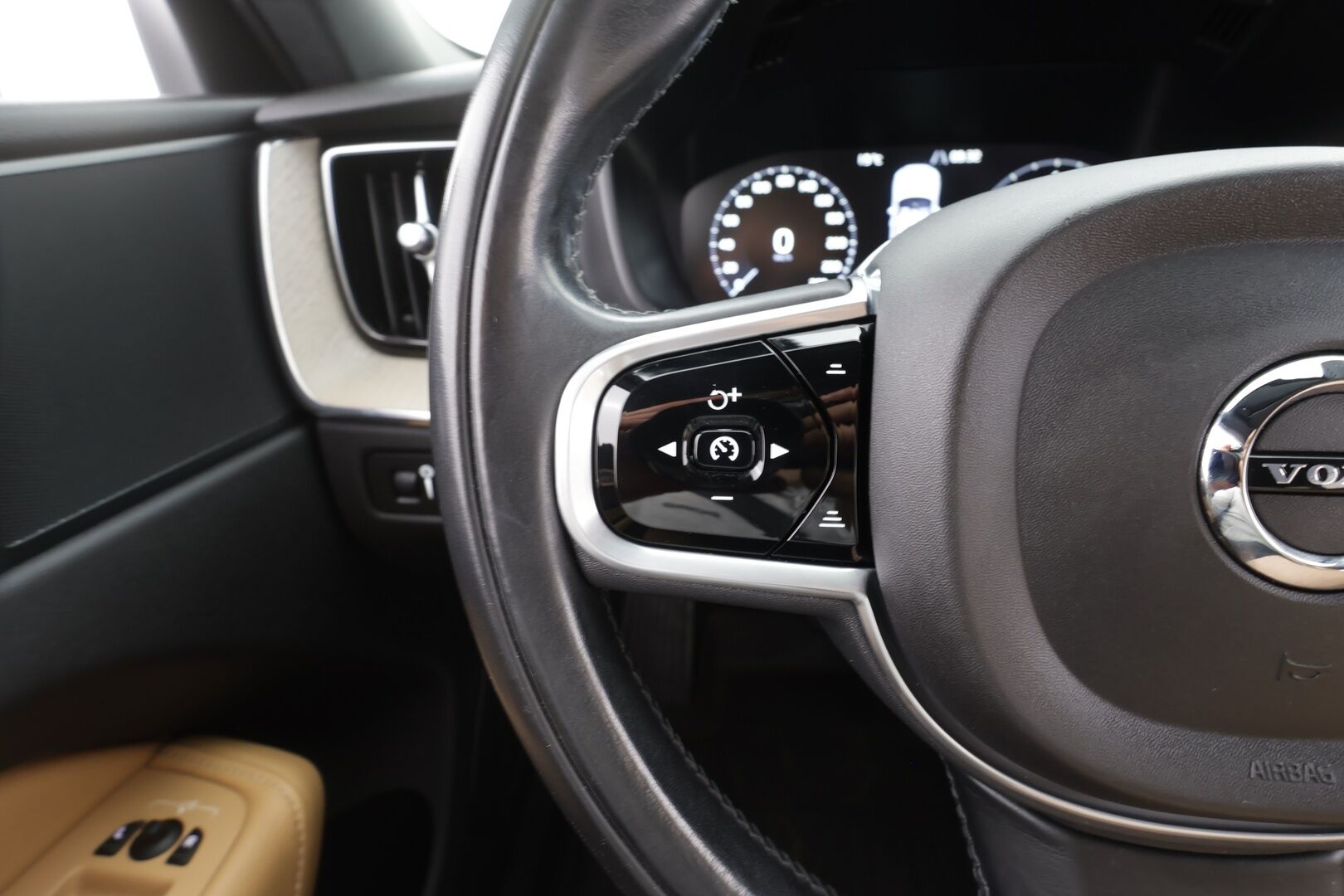 Volvo XC60 2018 T5 AWD Inscription aut - | Pilot assist | Webasto | High performance audio | LED | Muistipenkki | Keyless | Sporttinahat | Kahdet Renkaat |