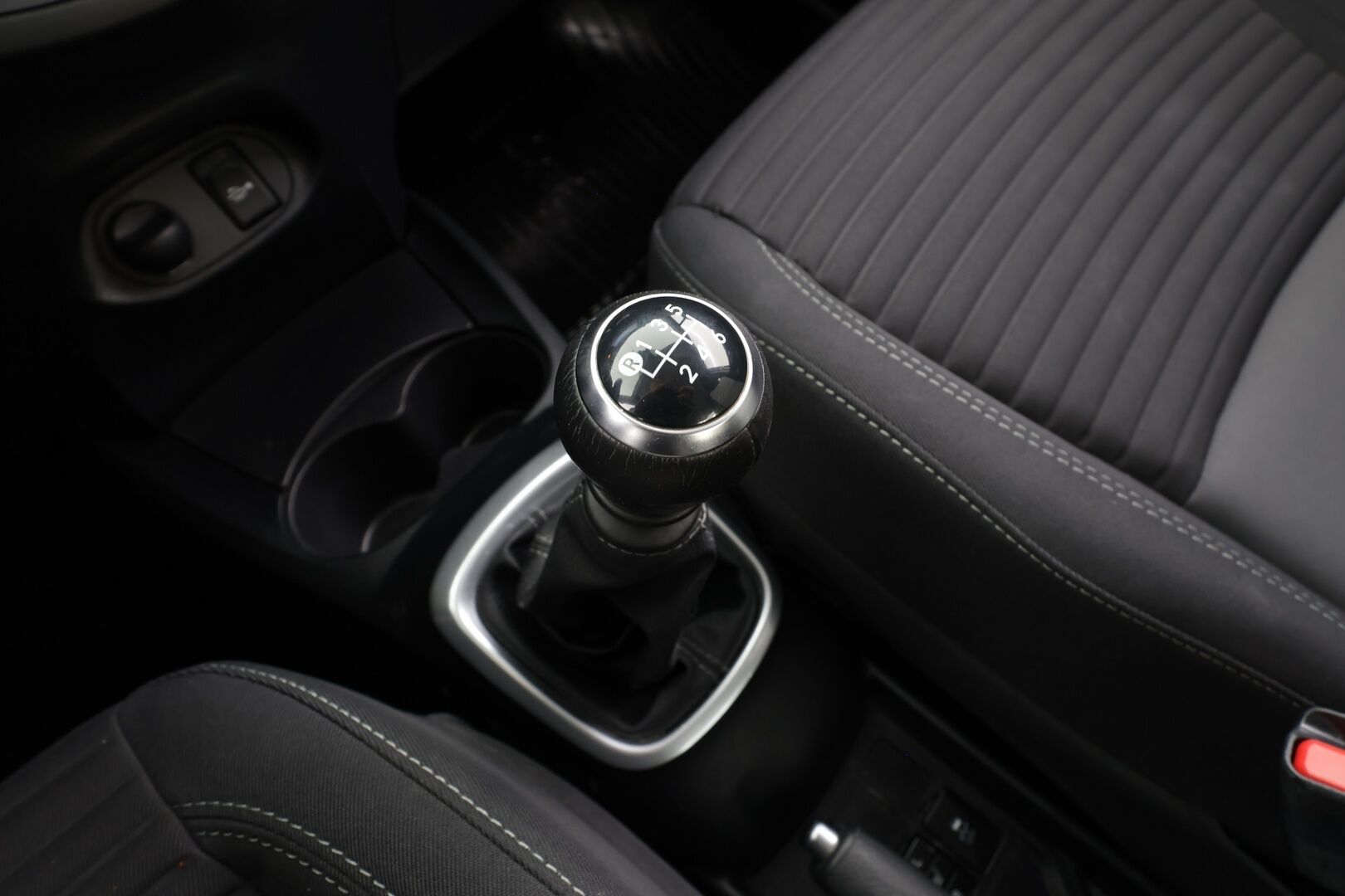 Toyota Yaris 2019 1,5 Dual VVT-i Active 5ov * Vakkari / P.Kamera / Kaistavahti / Bluetooth * - Kahdet renkaat aluvanteilla / Merkkihuollettu - HULLUT AVAJAISHULINAT KORKOTARJOUS 3,29 %