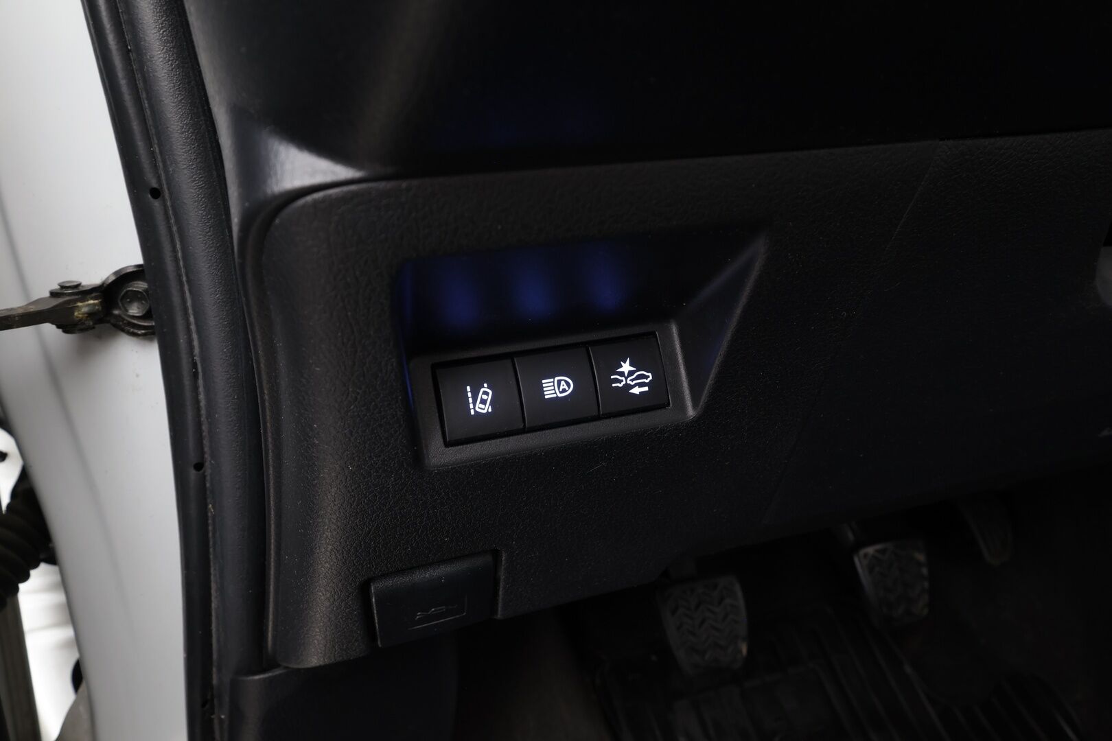 Toyota Yaris 2019 1,5 Dual VVT-i Active 5ov * Vakkari / P.Kamera / Kaistavahti / Bluetooth * - Kahdet renkaat aluvanteilla / Merkkihuollettu - HULLUT AVAJAISHULINAT KORKOTARJOUS 3,29 %