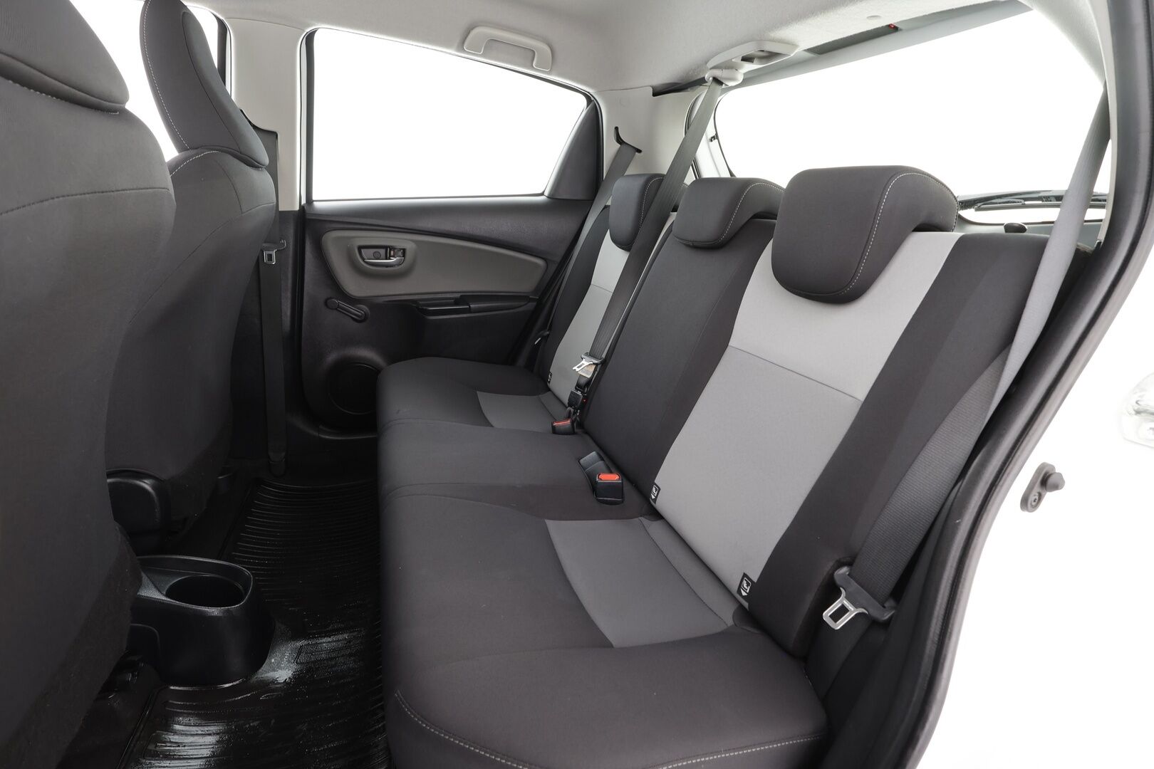 Toyota Yaris 2019 1,5 Dual VVT-i Active 5ov * Vakkari / P.Kamera / Kaistavahti / Bluetooth * - Kahdet renkaat aluvanteilla / Merkkihuollettu - HULLUT AVAJAISHULINAT KORKOTARJOUS 3,29 %