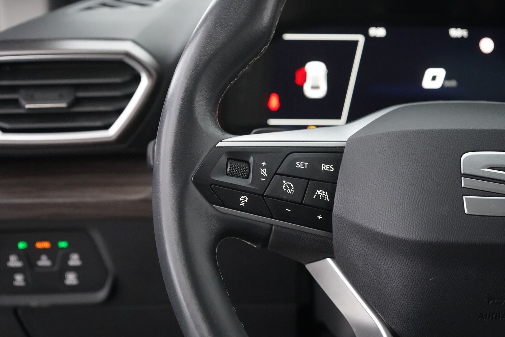 Seat Leon Sportstourer 2021 1,5 eTSI 150 Hybrid Xcellence DSG *ACC / Kamera / Puolinahat / Navi / Digimittaristo / Ratinlämmitin* - Suomi-auto / 2x vanteet - HULLUT AVAJAISHULINAT KORKOTARJOUS 3,29 %