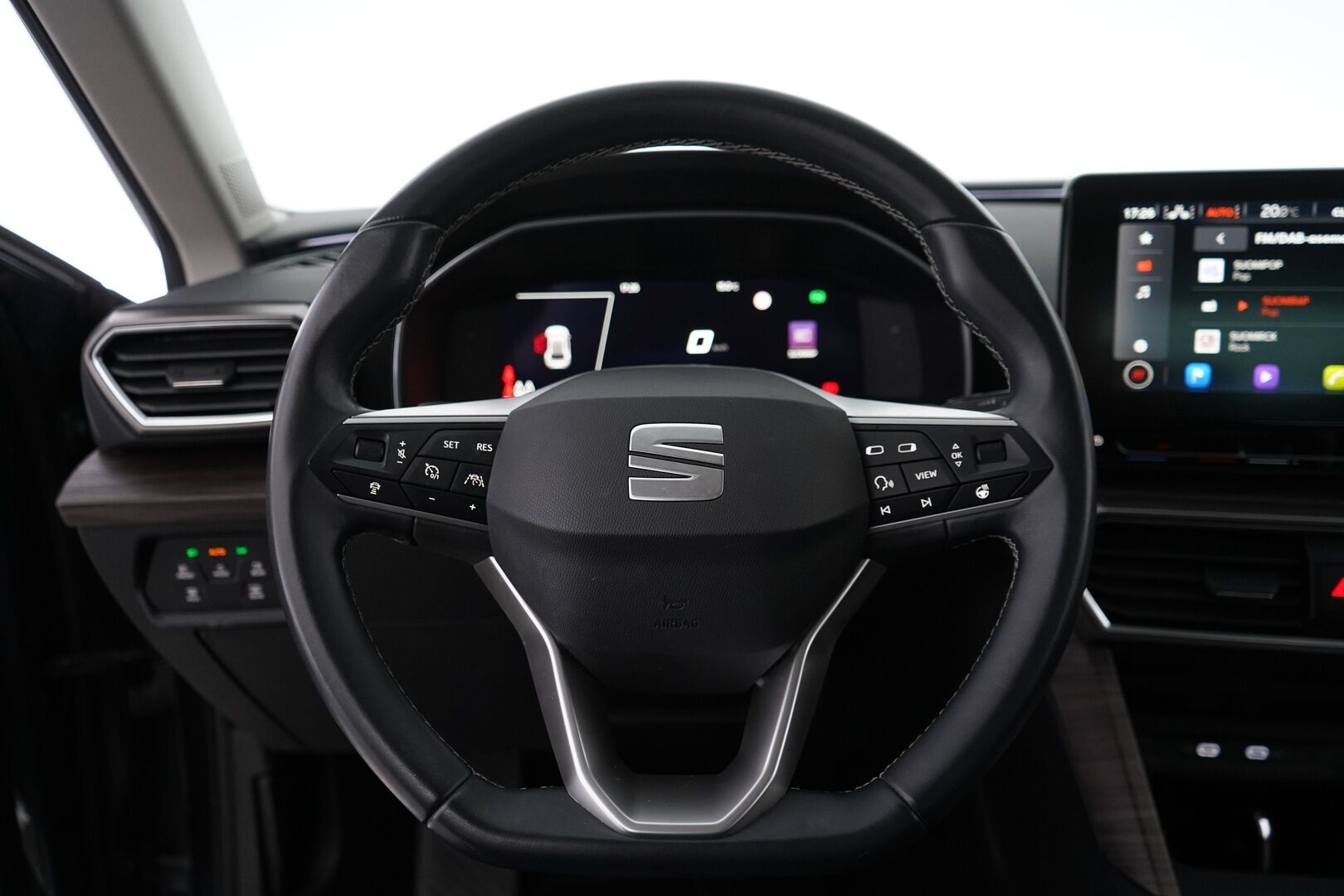 Seat Leon Sportstourer 2021 1,5 eTSI 150 Hybrid Xcellence DSG *ACC / Kamera / Puolinahat / Navi / Digimittaristo / Ratinlämmitin* - Suomi-auto / 2x vanteet - HULLUT AVAJAISHULINAT KORKOTARJOUS 3,29 %