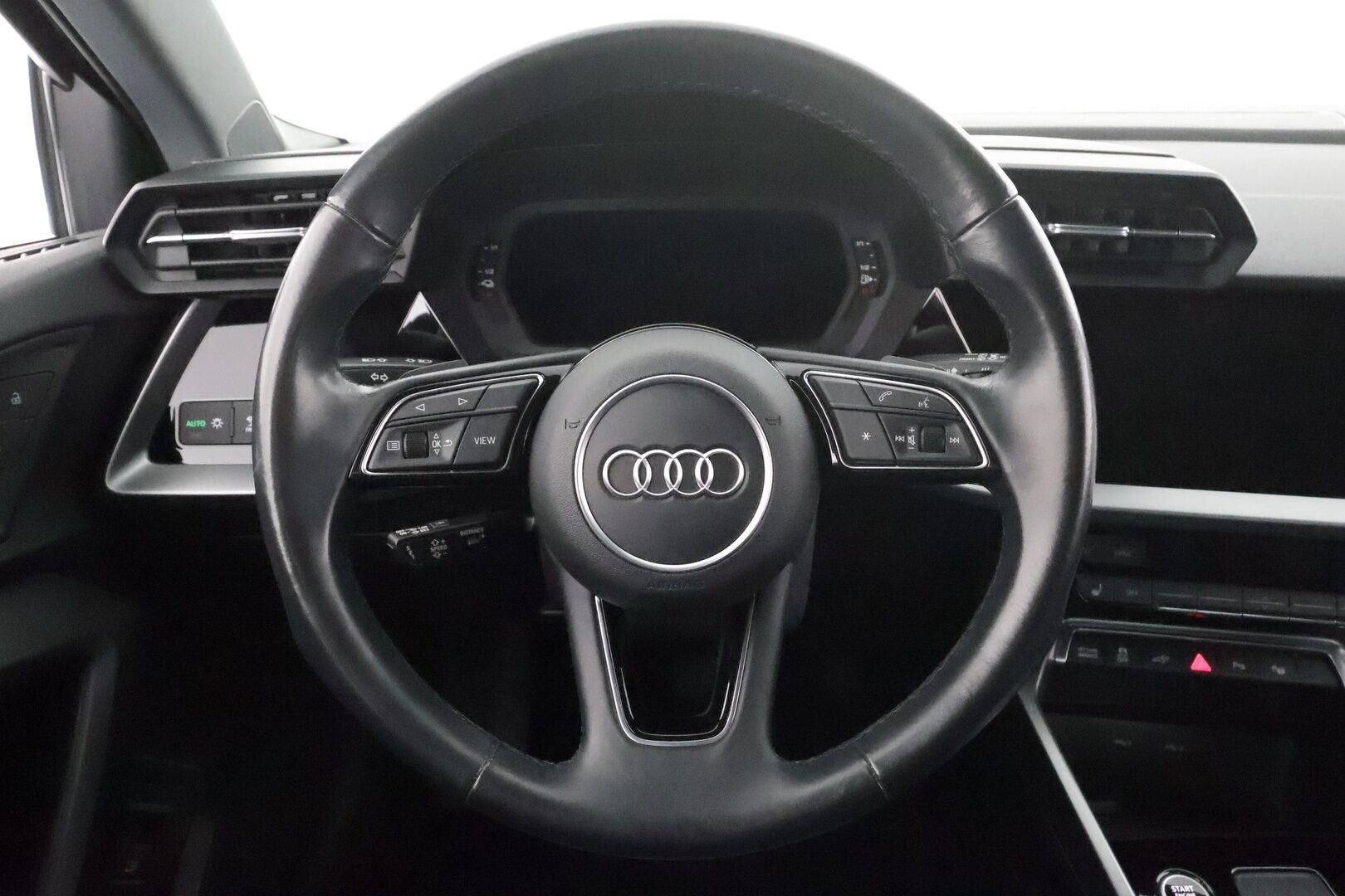 Audi A3 2021 Sportback 1,4 TFSI e-tron S tronic * ACC / LED / P.tutkat / Sportpenkit / Kaistavahti * - Suomi-auto / 2x Latauskaapelit / Kahdet renkaat aluvanteilla