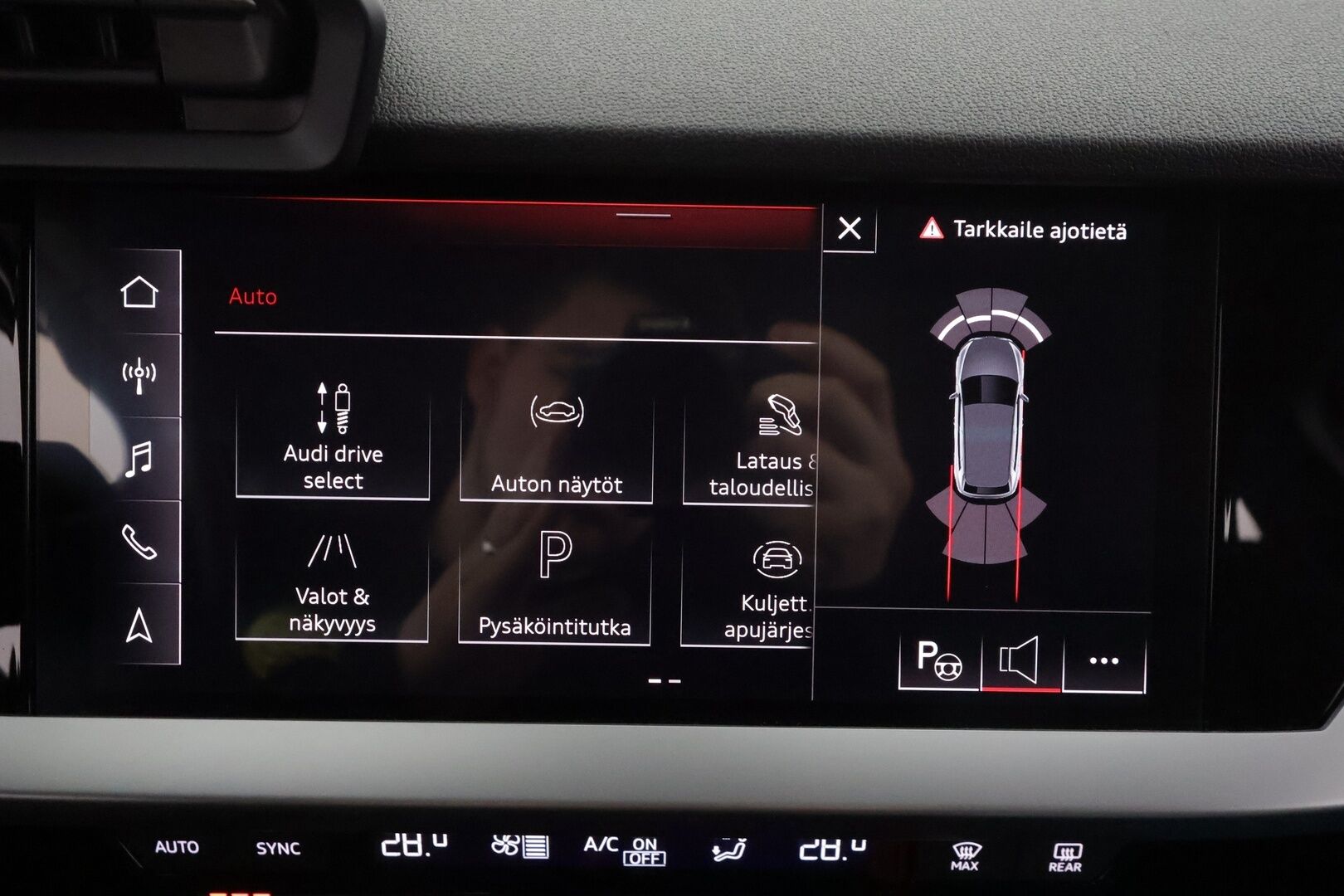 Audi A3 2021 Sportback 1,4 TFSI e-tron S tronic * ACC / LED / P.tutkat / Sportpenkit / Kaistavahti * - Suomi-auto / 2x Latauskaapelit / Kahdet renkaat aluvanteilla