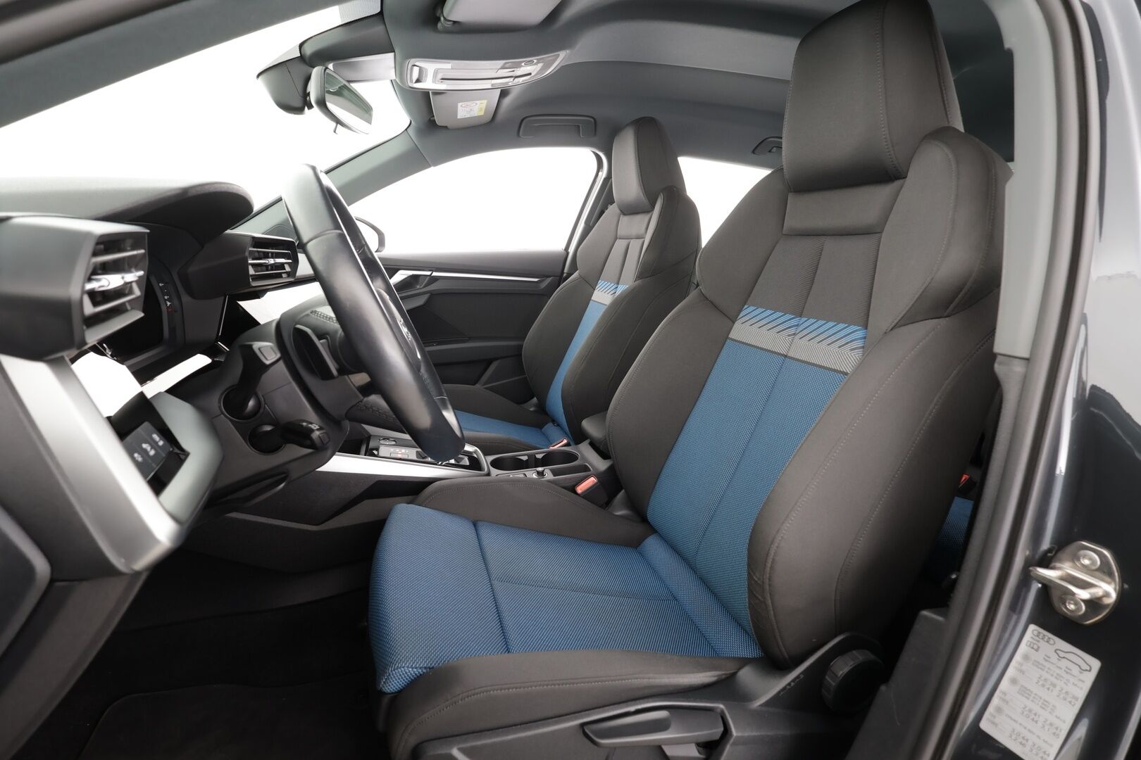 Audi A3 2021 Sportback 1,4 TFSI e-tron S tronic * ACC / LED / P.tutkat / Sportpenkit / Kaistavahti * - Suomi-auto / 2x Latauskaapelit / Kahdet renkaat aluvanteilla