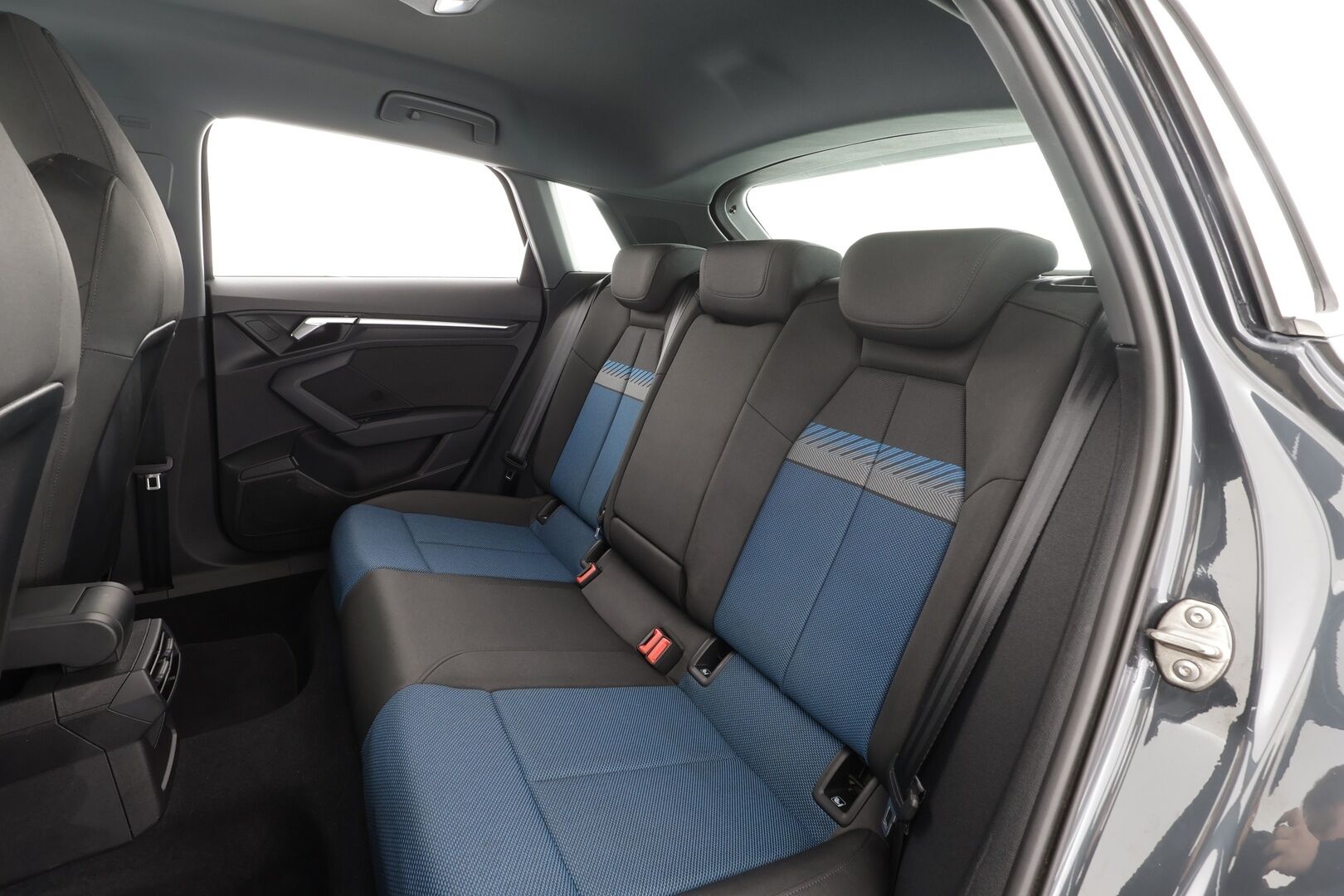 Audi A3 2021 Sportback 1,4 TFSI e-tron S tronic * ACC / LED / P.tutkat / Sportpenkit / Kaistavahti * - Suomi-auto / 2x Latauskaapelit / Kahdet renkaat aluvanteilla