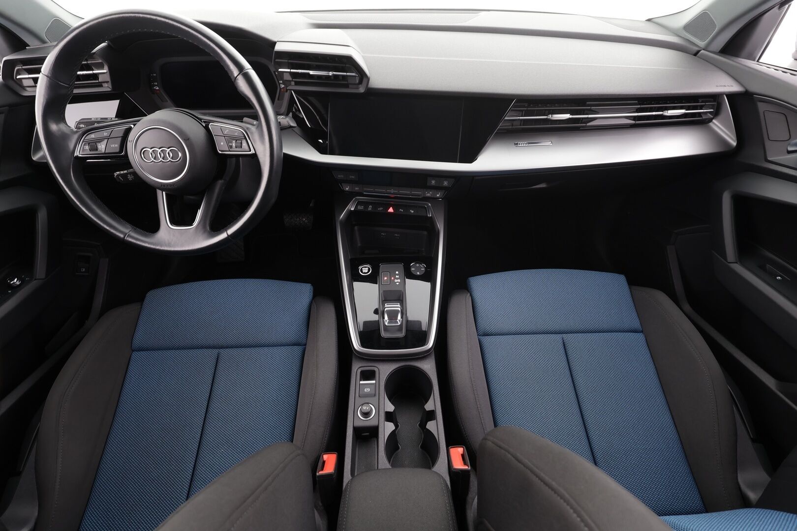 Audi A3 2021 Sportback 1,4 TFSI e-tron S tronic * ACC / LED / P.tutkat / Sportpenkit / Kaistavahti * - Suomi-auto / 2x Latauskaapelit / Kahdet renkaat aluvanteilla