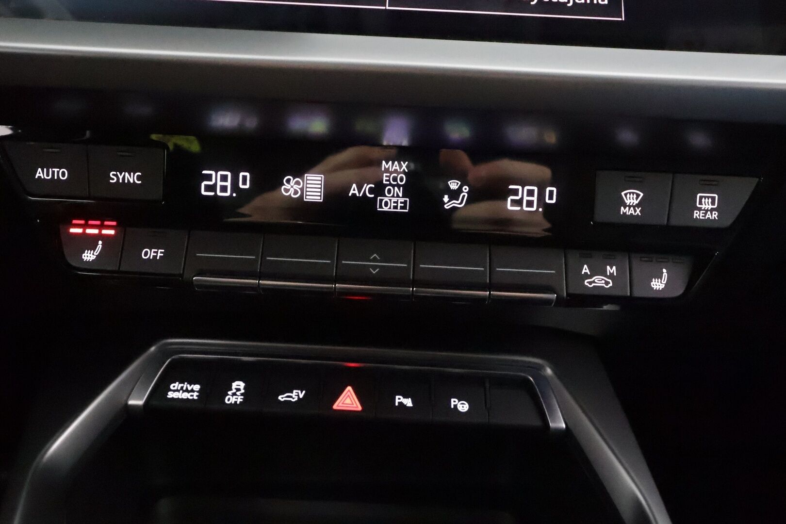 Audi A3 2021 Sportback 1,4 TFSI e-tron S tronic * ACC / LED / P.tutkat / Sportpenkit / Kaistavahti * - Suomi-auto / 2x Latauskaapelit / Kahdet renkaat aluvanteilla