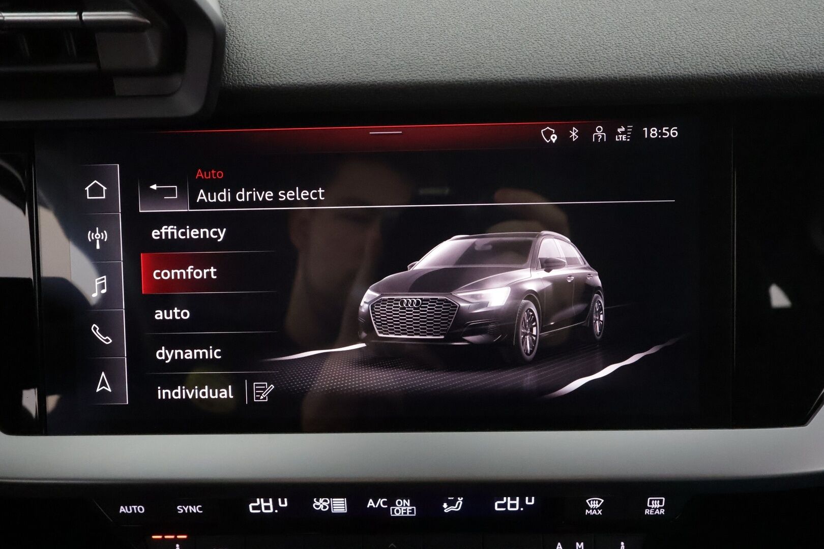 Audi A3 2021 Sportback 1,4 TFSI e-tron S tronic * ACC / LED / P.tutkat / Sportpenkit / Kaistavahti * - Suomi-auto / 2x Latauskaapelit / Kahdet renkaat aluvanteilla