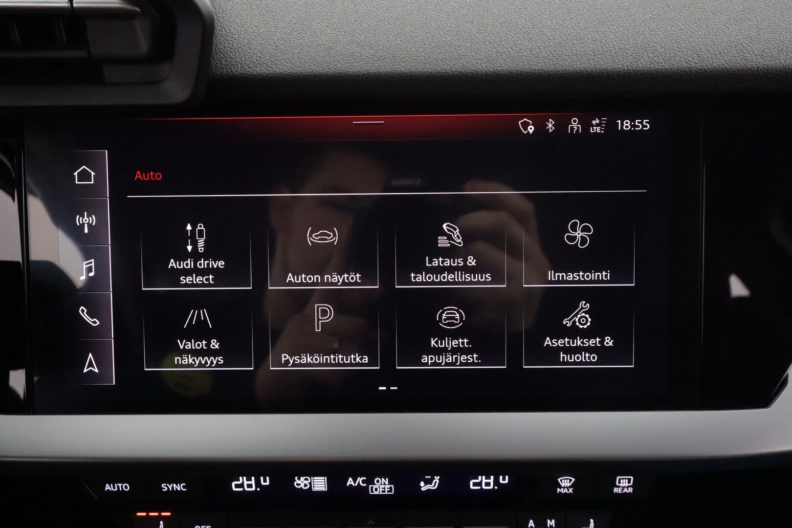 Audi A3 2021 Sportback 1,4 TFSI e-tron S tronic * ACC / LED / P.tutkat / Sportpenkit / Kaistavahti * - Suomi-auto / 2x Latauskaapelit / Kahdet renkaat aluvanteilla