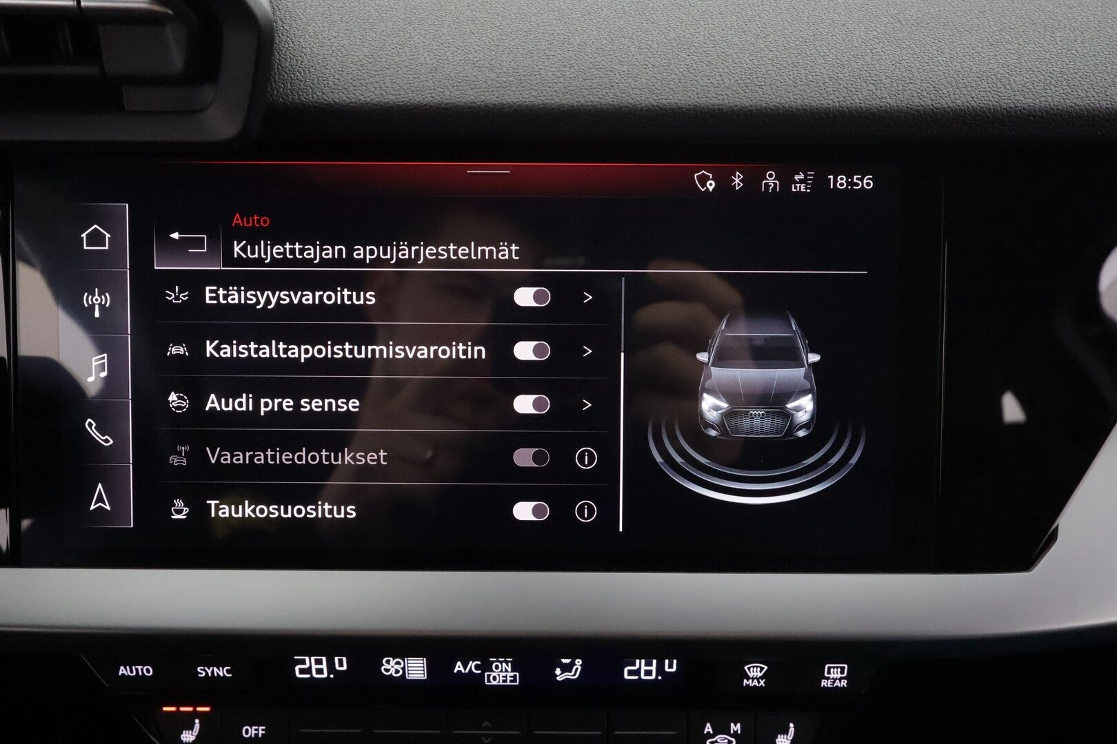 Audi A3 2021 Sportback 1,4 TFSI e-tron S tronic * ACC / LED / P.tutkat / Sportpenkit / Kaistavahti * - Suomi-auto / 2x Latauskaapelit / Kahdet renkaat aluvanteilla