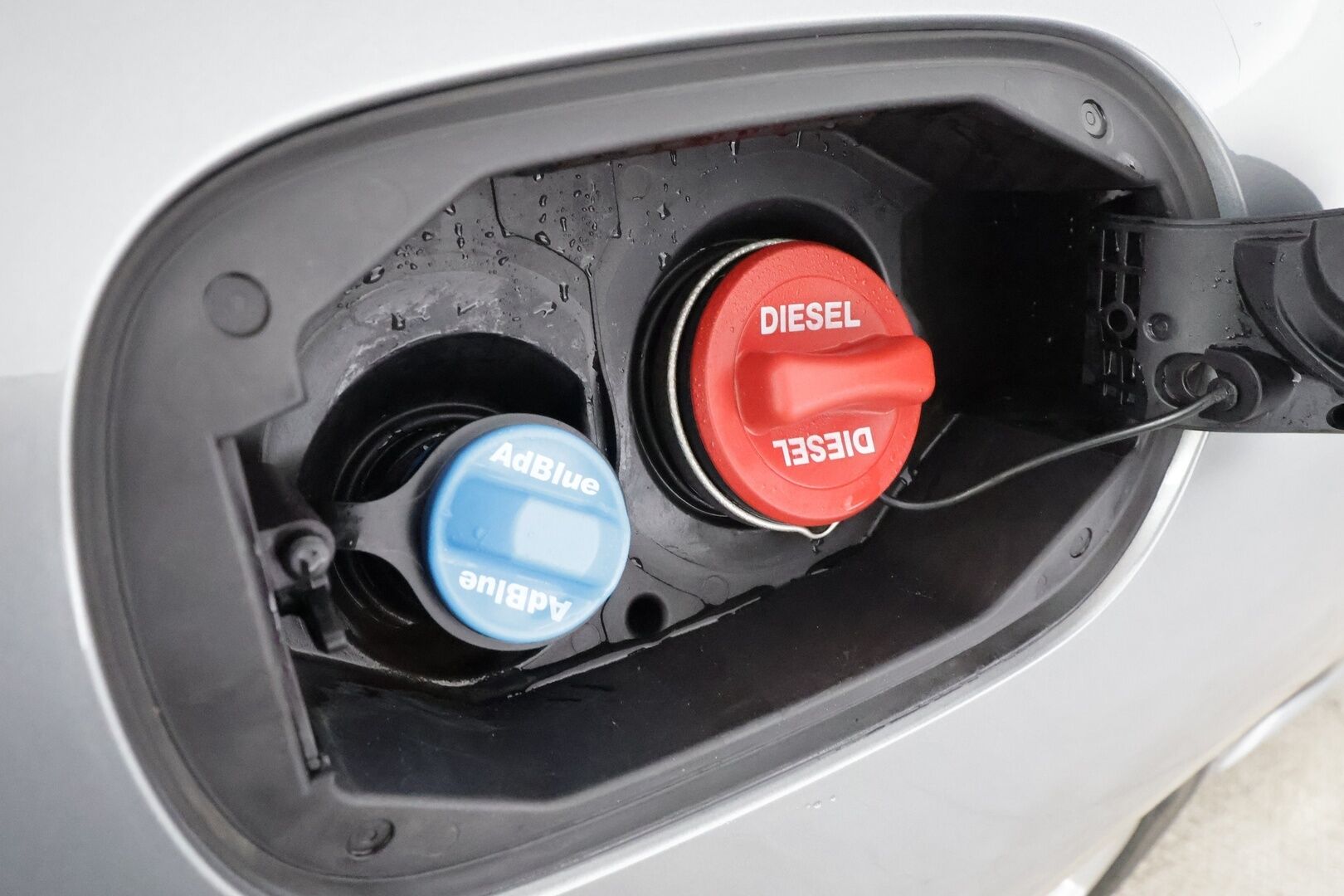 Mercedes-Benz C 2016 220 d 4Matic T A Premium Business * Panorama / HUD / Ilma-alusta / Koukku / ILS-LED / Sportnahat / P.kamera / Keyless * - Kahdet renkaat