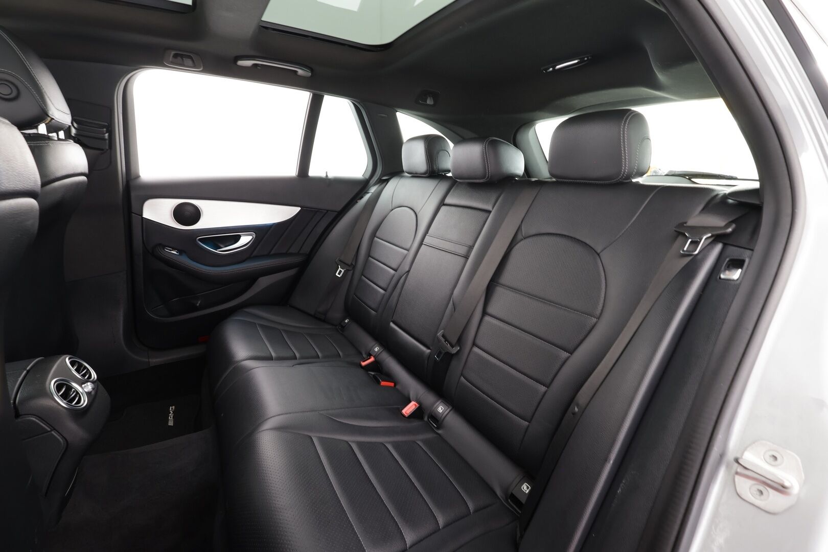 Mercedes-Benz C 2016 220 d 4Matic T A Premium Business * Panorama / HUD / Ilma-alusta / Koukku / ILS-LED / Sportnahat / P.kamera / Keyless * - Kahdet renkaat