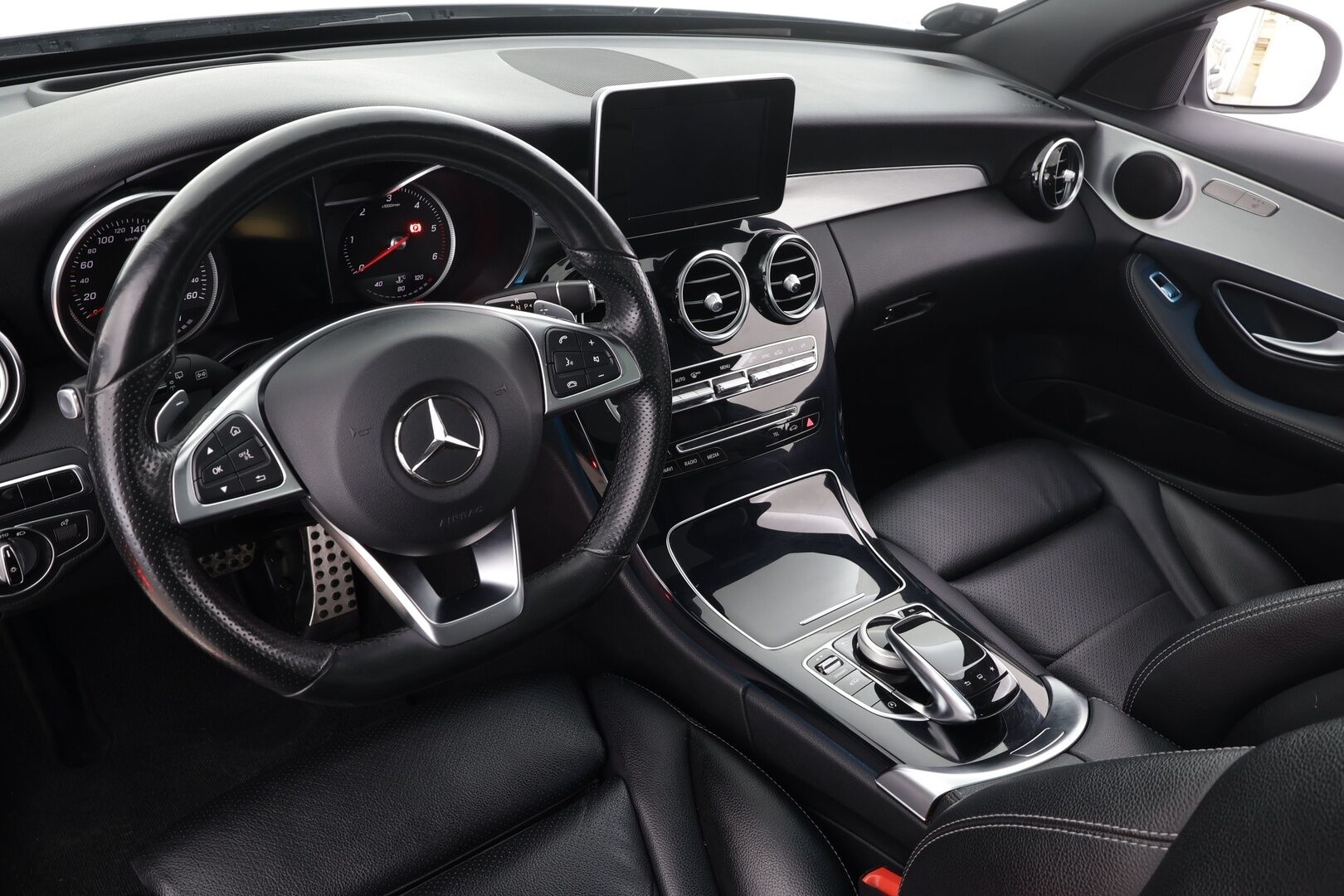 Mercedes-Benz C 2016 220 d 4Matic T A Premium Business * Panorama / HUD / Ilma-alusta / Koukku / ILS-LED / Sportnahat / P.kamera / Keyless * - Kahdet renkaat - HULLUT JOULUT KORKOTARJOUS 2,49% 