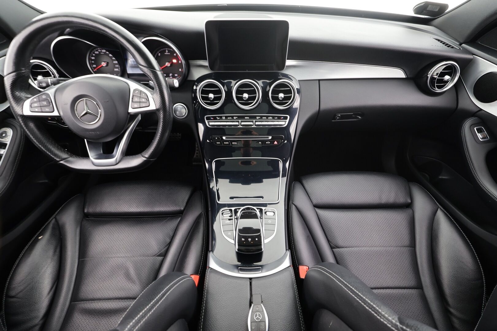 Mercedes-Benz C 2016 220 d 4Matic T A Premium Business * Panorama / HUD / Ilma-alusta / Koukku / ILS-LED / Sportnahat / P.kamera / Keyless * - Kahdet renkaat - HULLUT JOULUT KORKOTARJOUS 2,49% 