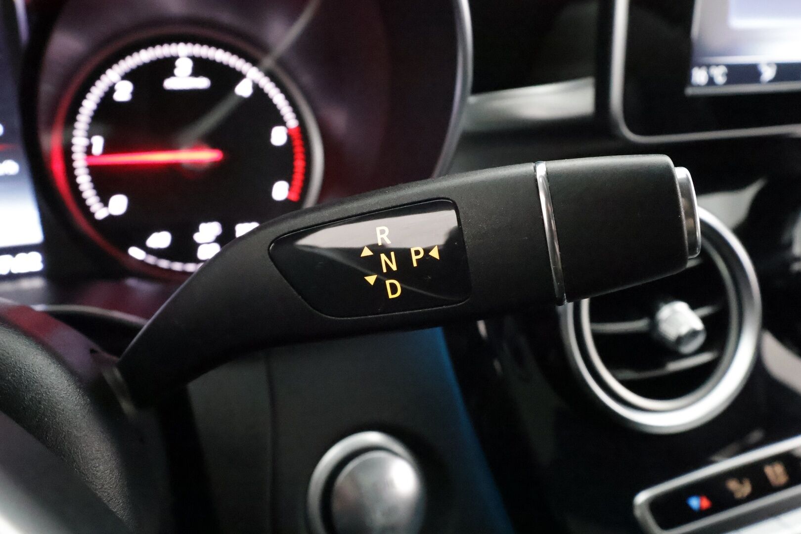 Mercedes-Benz C 2016 220 d 4Matic T A Premium Business * Panorama / HUD / Ilma-alusta / Koukku / ILS-LED / Sportnahat / P.kamera / Keyless * - Kahdet renkaat - HULLUT JOULUT KORKOTARJOUS 2,49% 