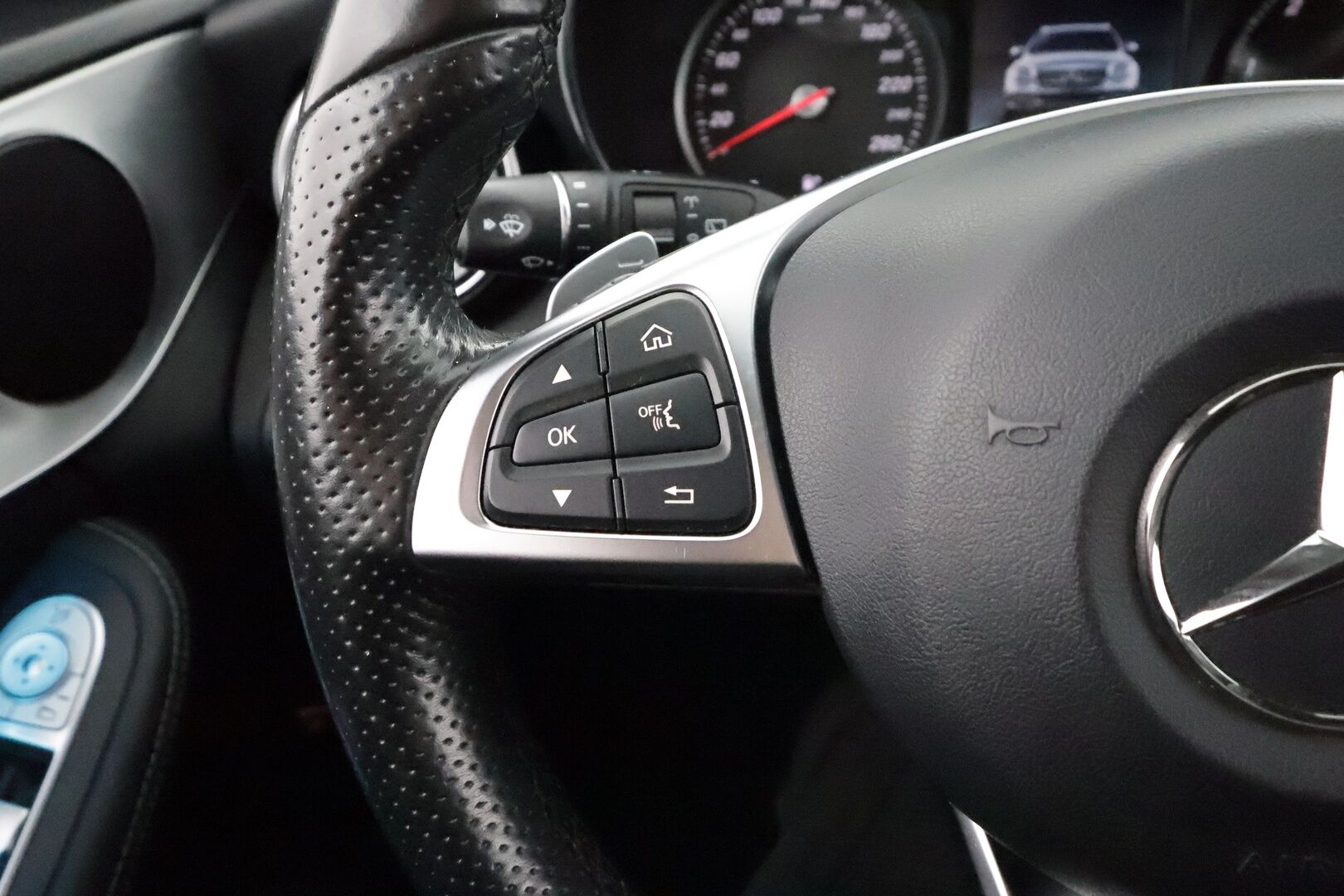 Mercedes-Benz C 2016 220 d 4Matic T A Premium Business * Panorama / HUD / Ilma-alusta / Koukku / ILS-LED / Sportnahat / P.kamera / Keyless * - Kahdet renkaat - HULLUT JOULUT KORKOTARJOUS 2,49% 