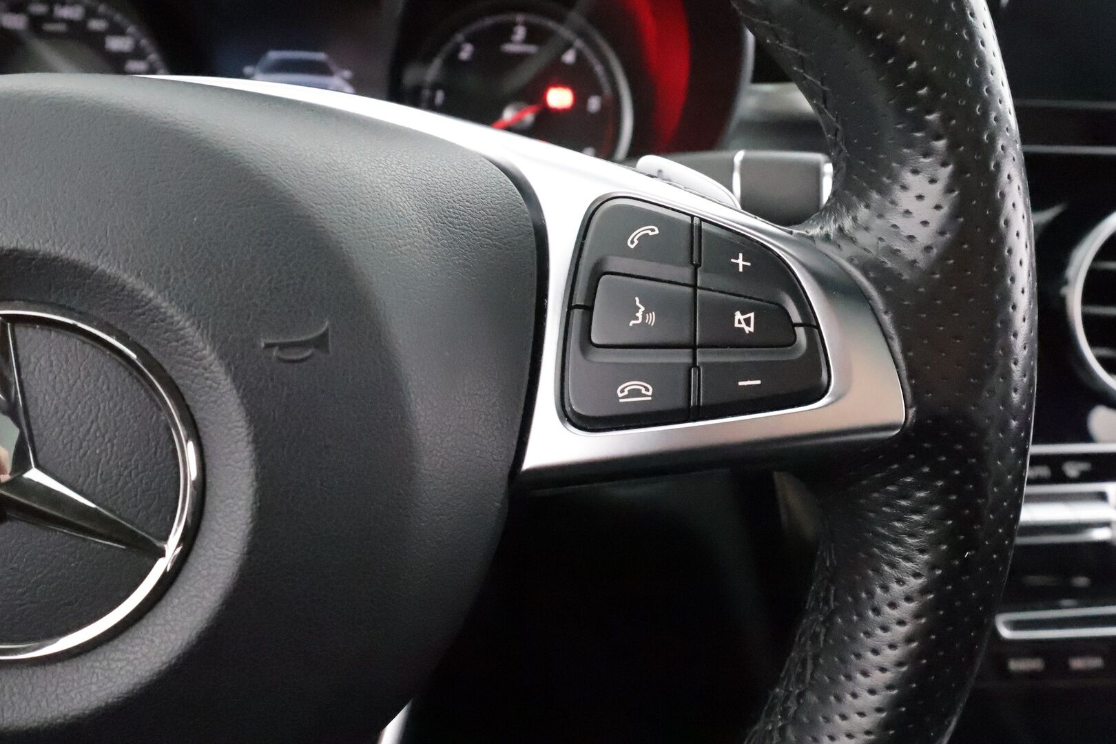 Mercedes-Benz C 2016 220 d 4Matic T A Premium Business * Panorama / HUD / Ilma-alusta / Koukku / ILS-LED / Sportnahat / P.kamera / Keyless * - Kahdet renkaat - HULLUT JOULUT KORKOTARJOUS 2,49% 