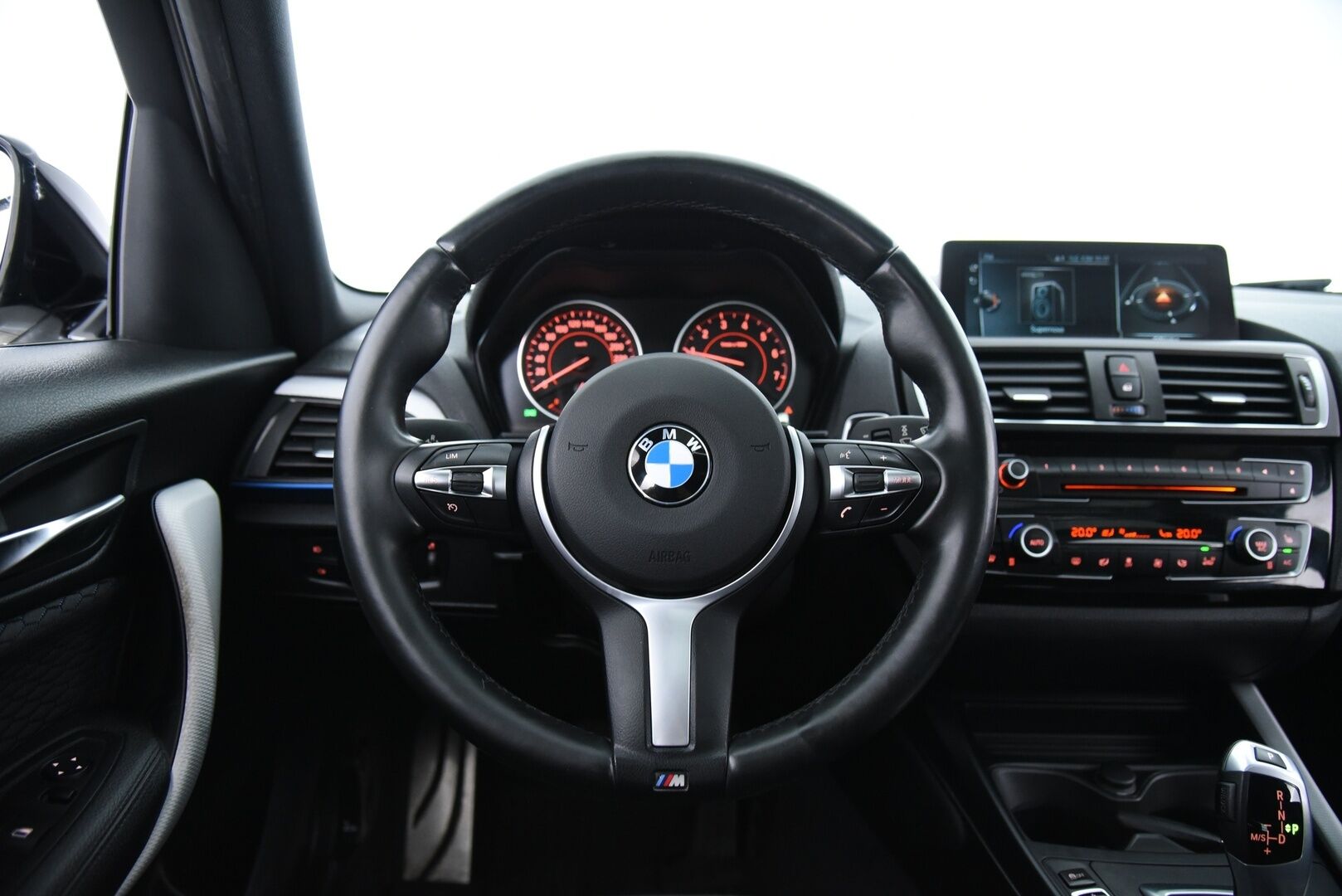 BMW 118 2017 1-sarja F20 Hatchback 118i A Business M Sport / Hifi / LED / P.kamera / Shadow Line - P.Tutkat / Ratinlämmitys / Kattoluukku / Navi