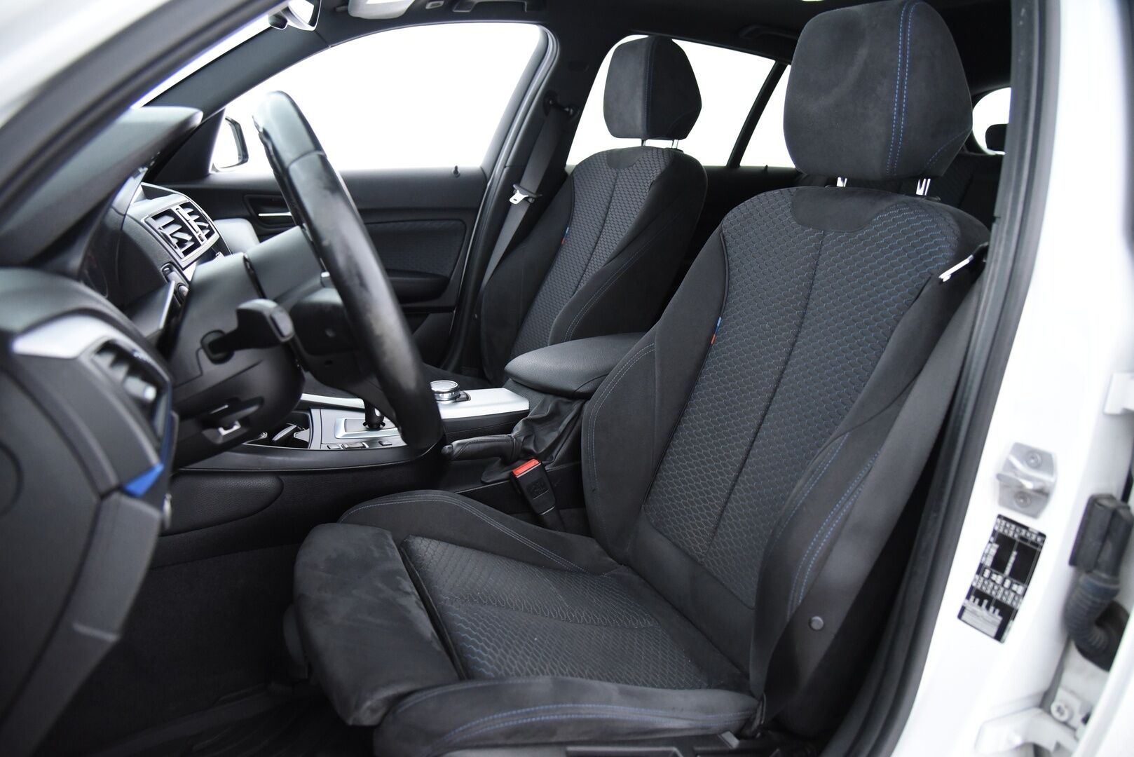 BMW 118 2017 1-sarja F20 Hatchback 118i A Business M Sport / Hifi / LED / P.kamera / Shadow Line - P.Tutkat / Ratinlämmitys / Kattoluukku / Navi
