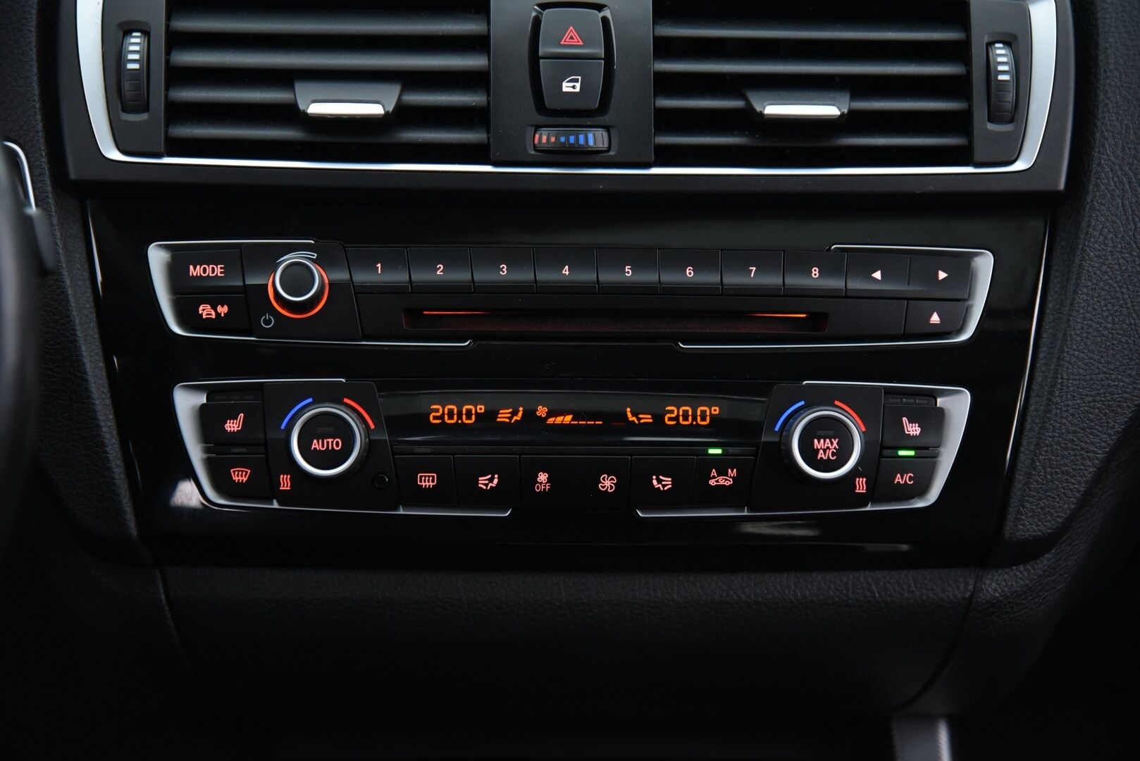 BMW 118 2017 1-sarja F20 Hatchback 118i A Business M Sport / Hifi / LED / P.kamera / Shadow Line - P.Tutkat / Ratinlämmitys / Kattoluukku / Navi