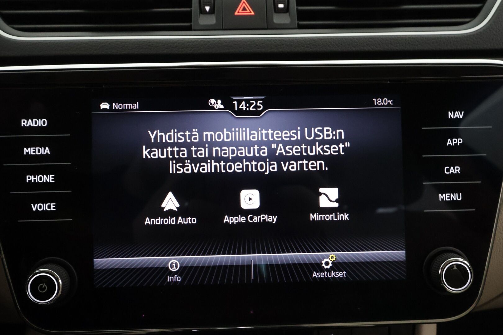 Skoda Superb 2021 Combi 1,4 TSI PHEV Style iV DSG Autom. * Adapt.Vakkari / Canton / Vetokoukku / Crystal Light / Peruutuskamera / Muistipenkit - 1.Om Suomi-auto / Merkkihuollettu / Kahdet Renkaat - HULLUT AVAJAISHULINAT KORKOTARJOUS 3,29 %