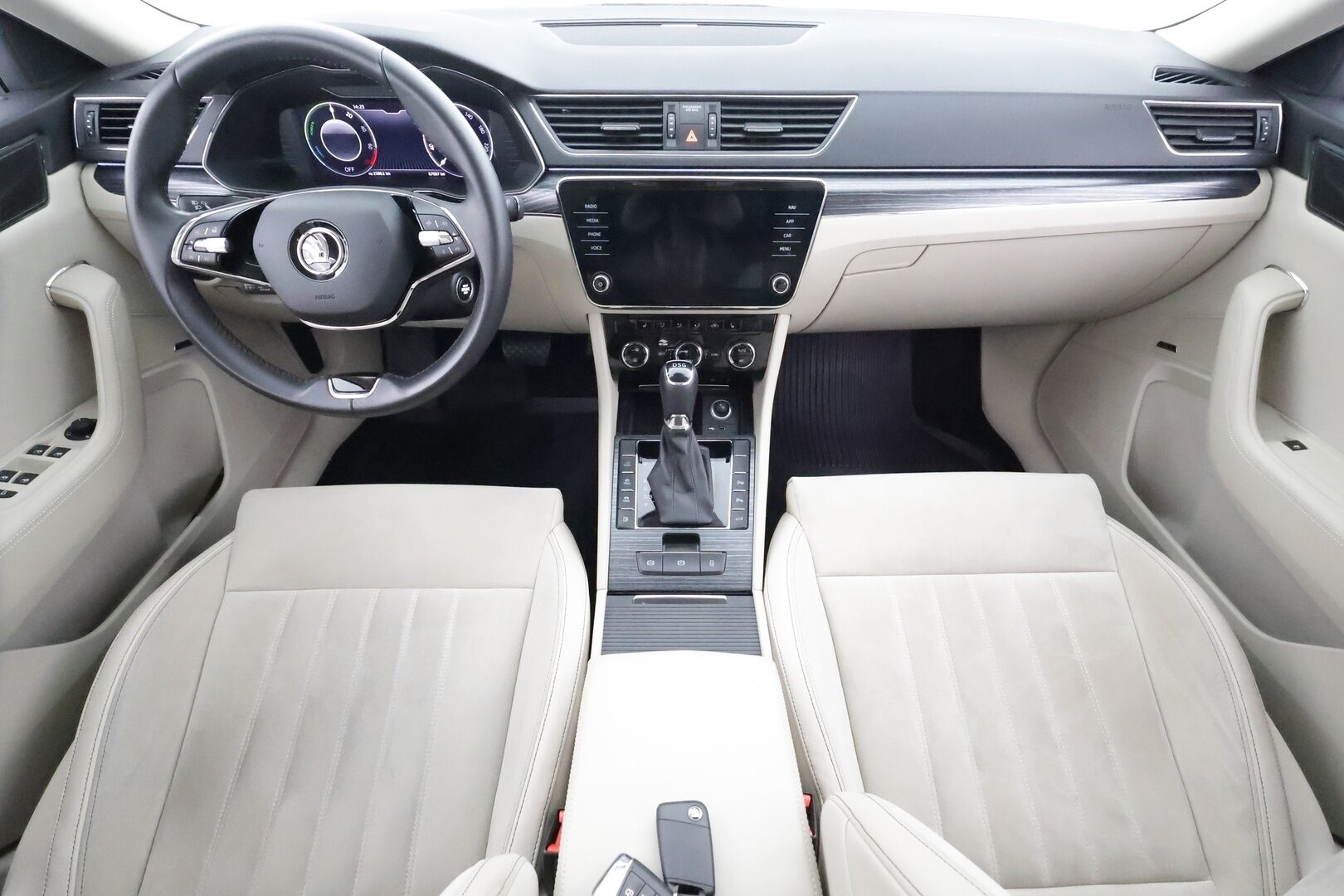 Skoda Superb 2021 Combi 1,4 TSI PHEV Style iV DSG Autom. * Adapt.Vakkari / Canton / Vetokoukku / Crystal Light / Peruutuskamera / Muistipenkit - 1.Om Suomi-auto / Merkkihuollettu / Kahdet Renkaat - HULLUT AVAJAISHULINAT KORKOTARJOUS 3,29 %