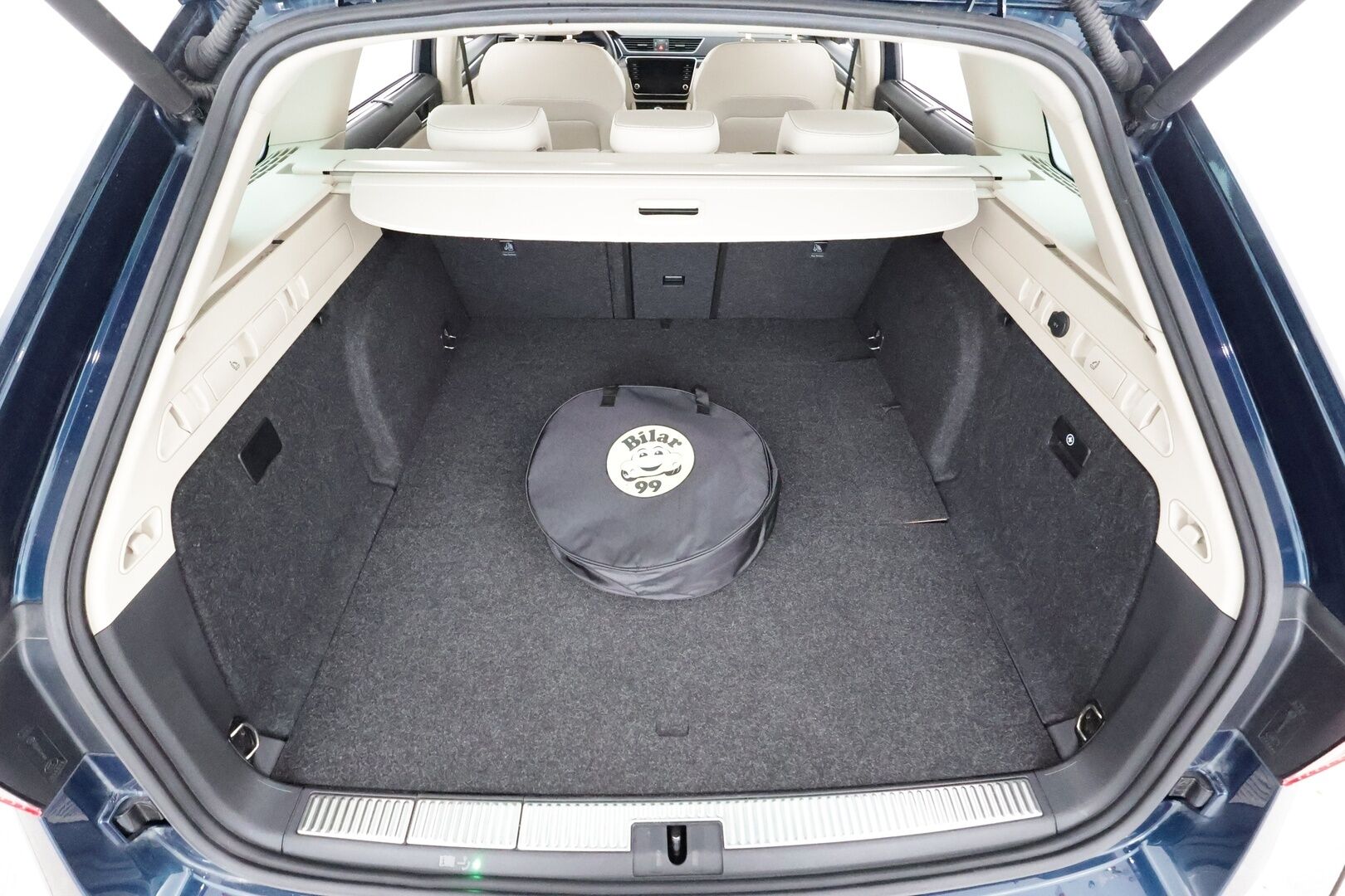 Skoda Superb 2021 Combi 1,4 TSI PHEV Style iV DSG Autom. * Adapt.Vakkari / Canton / Vetokoukku / Crystal Light / Peruutuskamera / Muistipenkit - 1.Om Suomi-auto / Merkkihuollettu / Kahdet Renkaat - HULLUT AVAJAISHULINAT KORKOTARJOUS 3,29 %