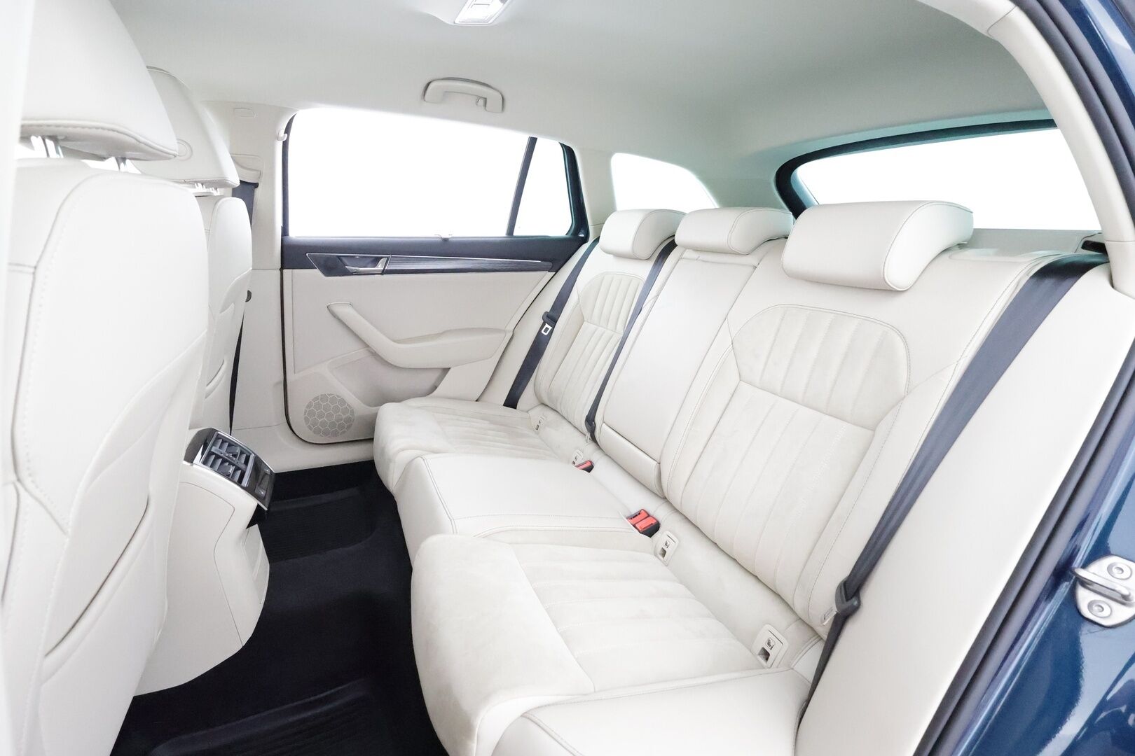 Skoda Superb 2021 Combi 1,4 TSI PHEV Style iV DSG Autom. * Adapt.Vakkari / Canton / Vetokoukku / Crystal Light / Peruutuskamera / Muistipenkit - 1.Om Suomi-auto / Merkkihuollettu / Kahdet Renkaat - HULLUT AVAJAISHULINAT KORKOTARJOUS 3,29 %