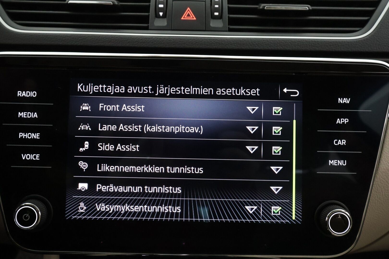 Skoda Superb 2021 Combi 1,4 TSI PHEV Style iV DSG Autom. * Adapt.Vakkari / Canton / Vetokoukku / Crystal Light / Peruutuskamera / Muistipenkit - 1.Om Suomi-auto / Merkkihuollettu / Kahdet Renkaat - HULLUT AVAJAISHULINAT KORKOTARJOUS 3,29 %