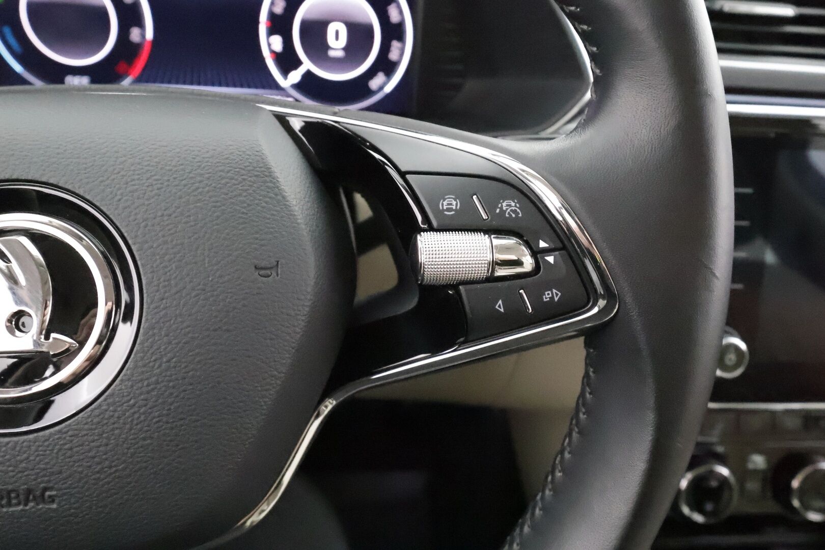 Skoda Superb 2021 Combi 1,4 TSI PHEV Style iV DSG Autom. * Adapt.Vakkari / Canton / Vetokoukku / Crystal Light / Peruutuskamera / Muistipenkit - 1.Om Suomi-auto / Merkkihuollettu / Kahdet Renkaat - HULLUT AVAJAISHULINAT KORKOTARJOUS 3,29 %